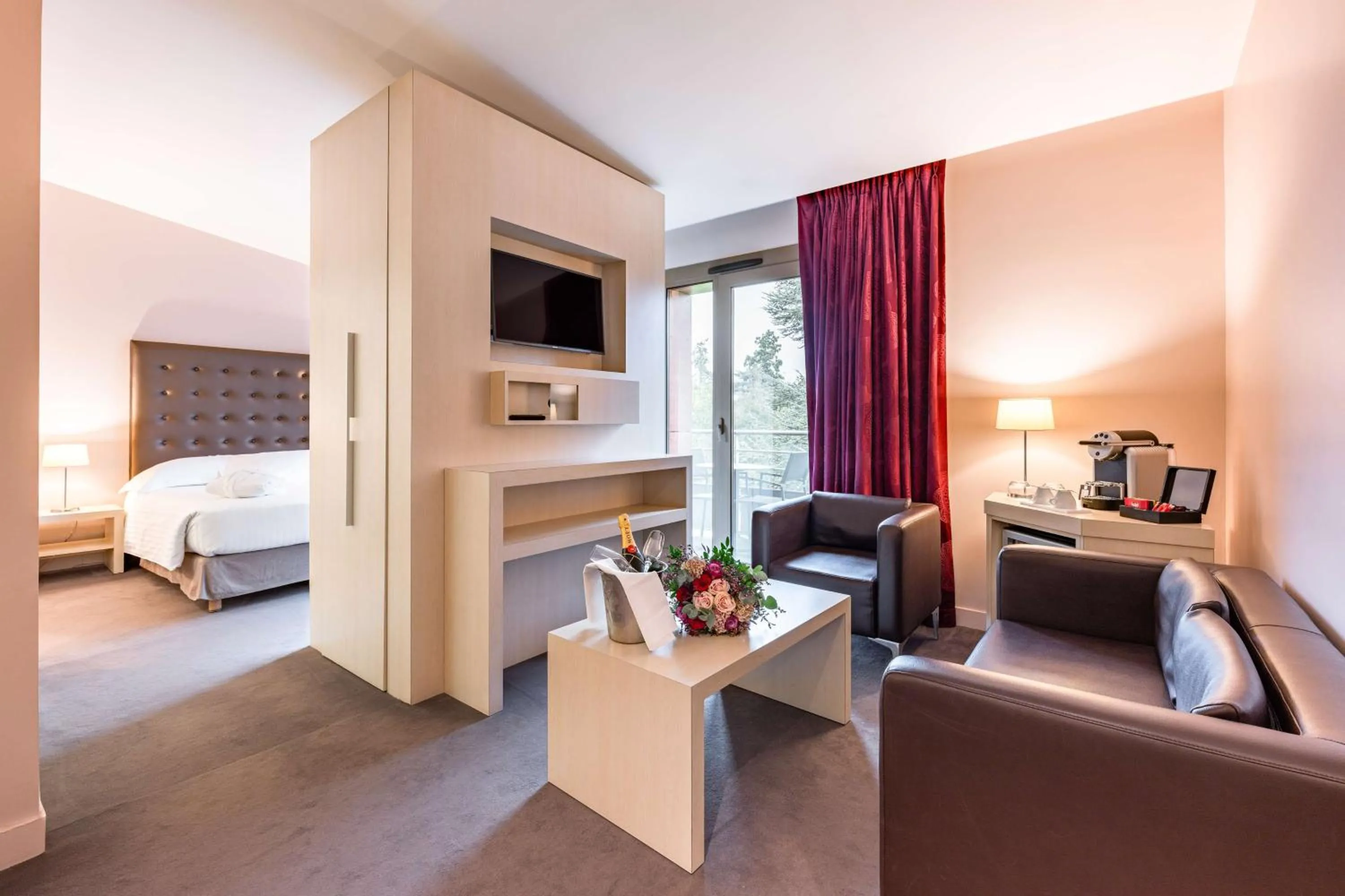 Photo of the whole room, Bed in Le Relais de La Malmaison, a member of Radisson Individuals