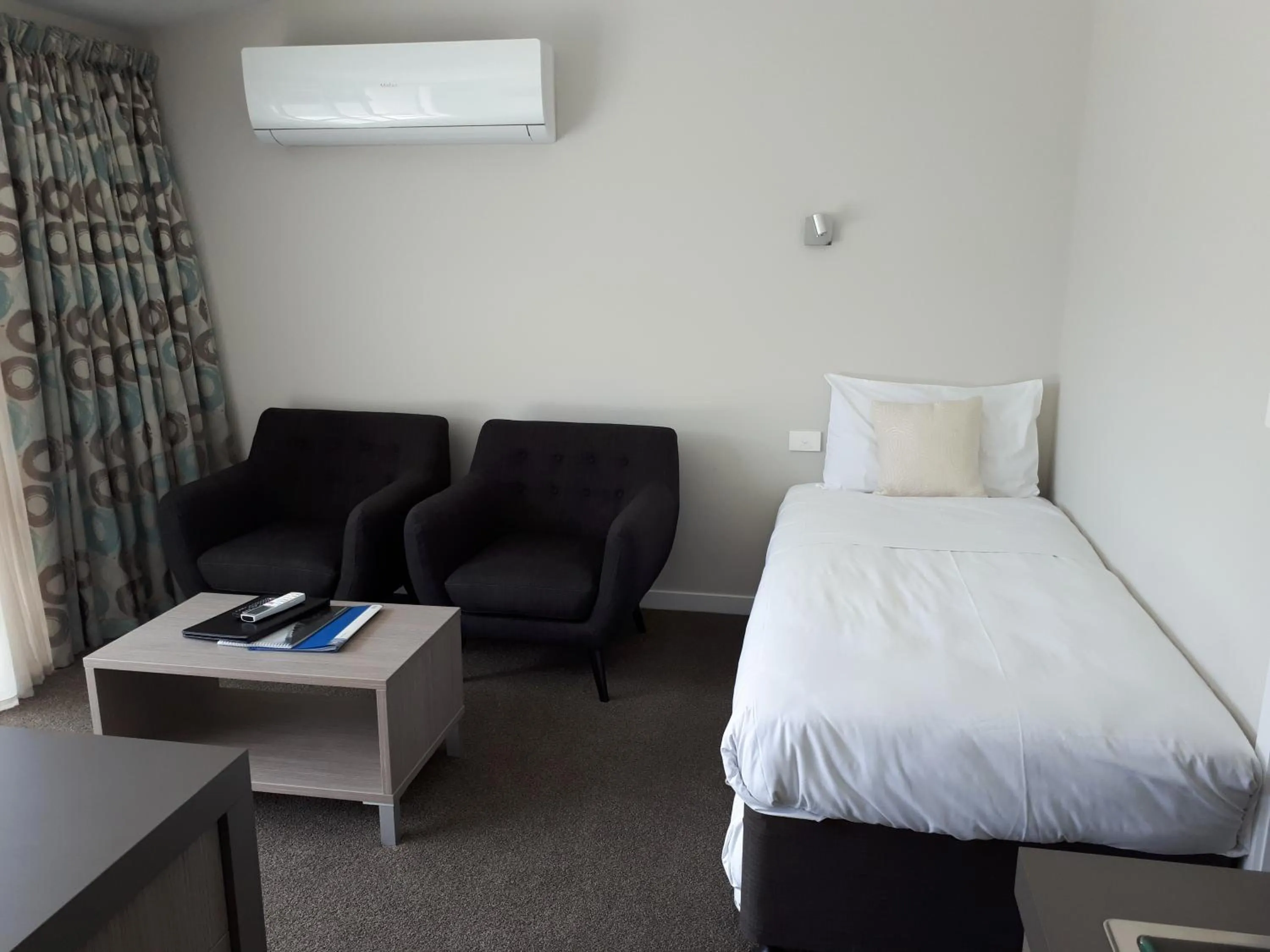 Bed in Edgewater Motel