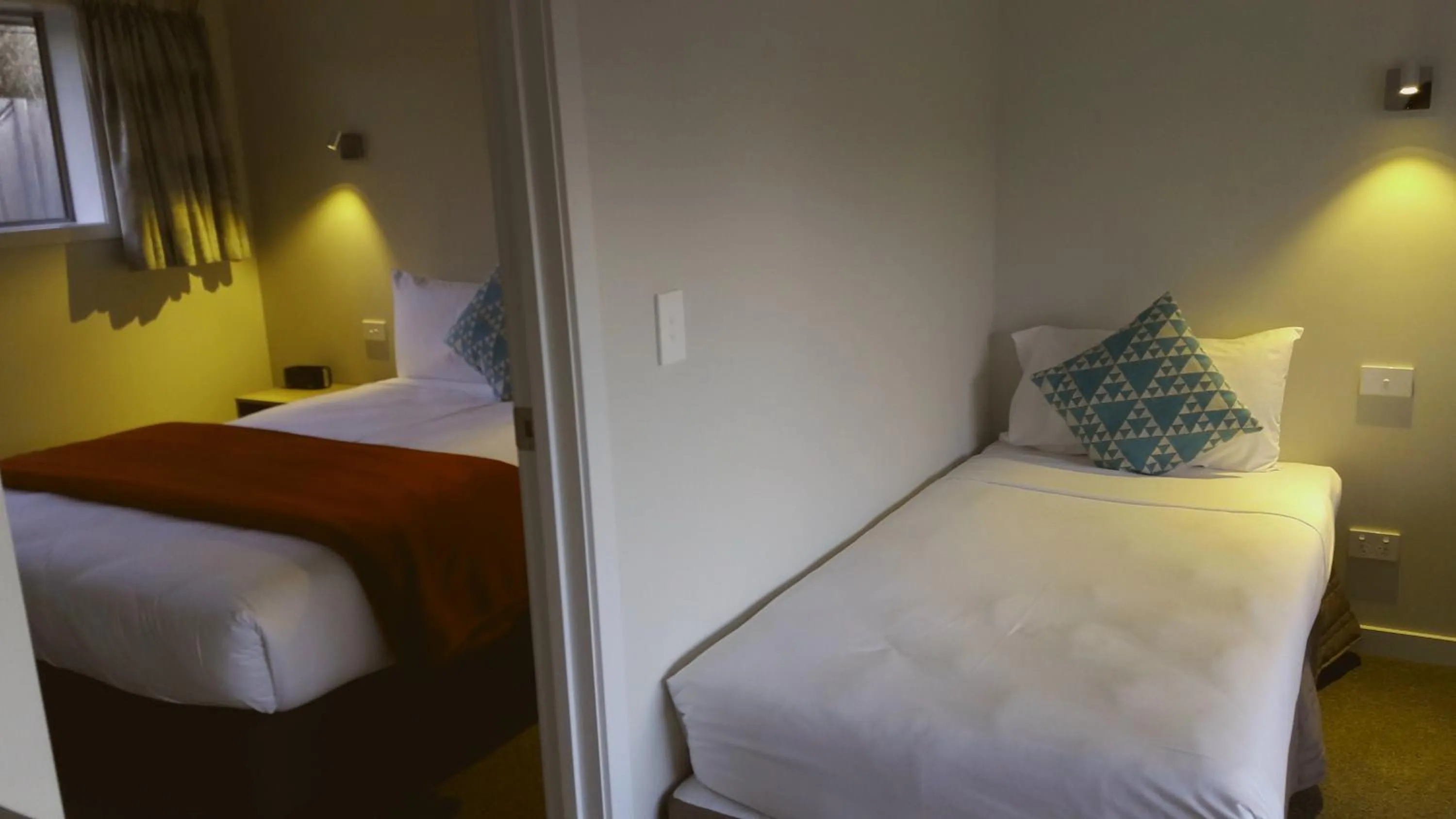 Bed in Edgewater Motel