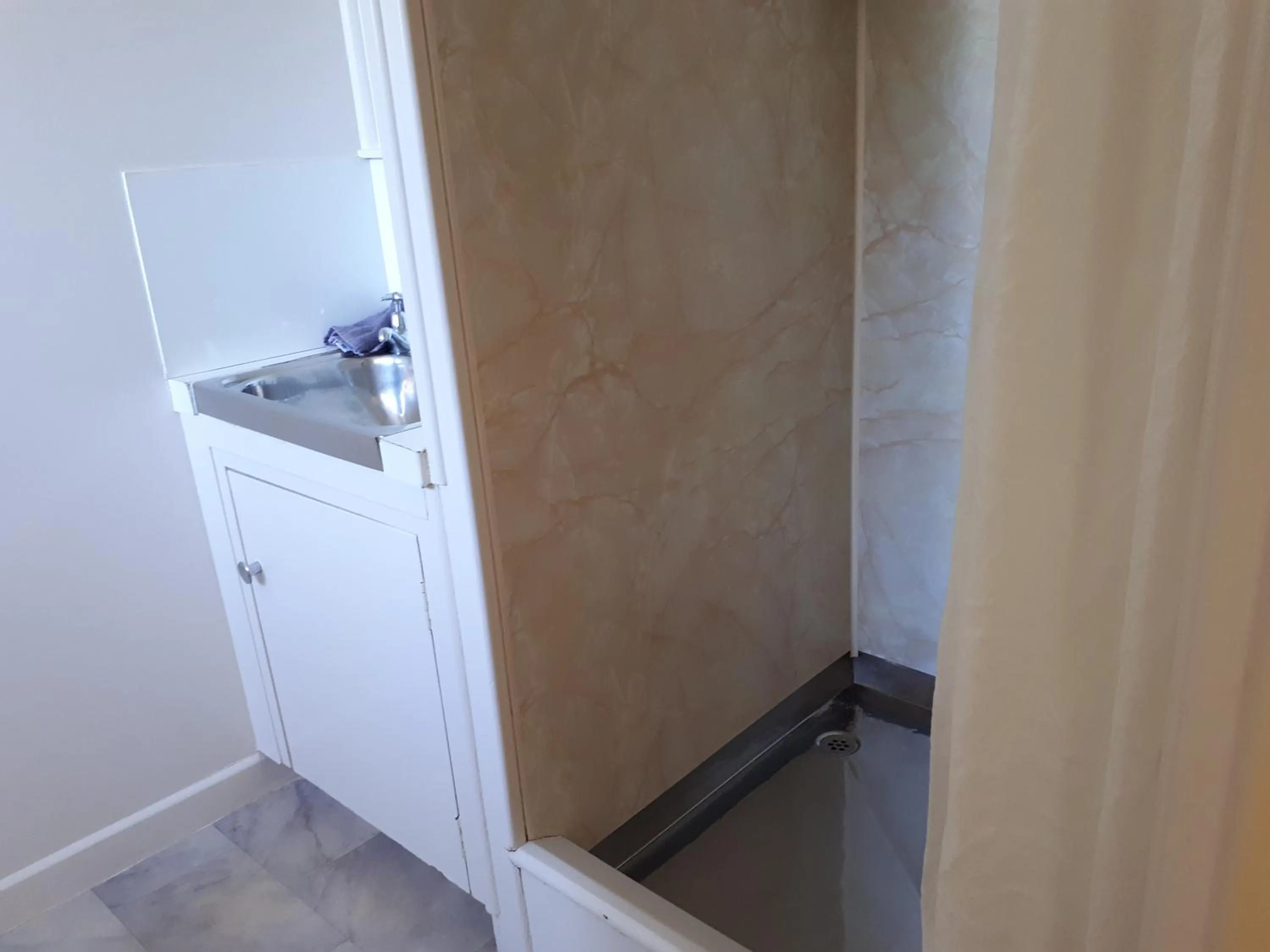 Bathroom in Edgewater Motel