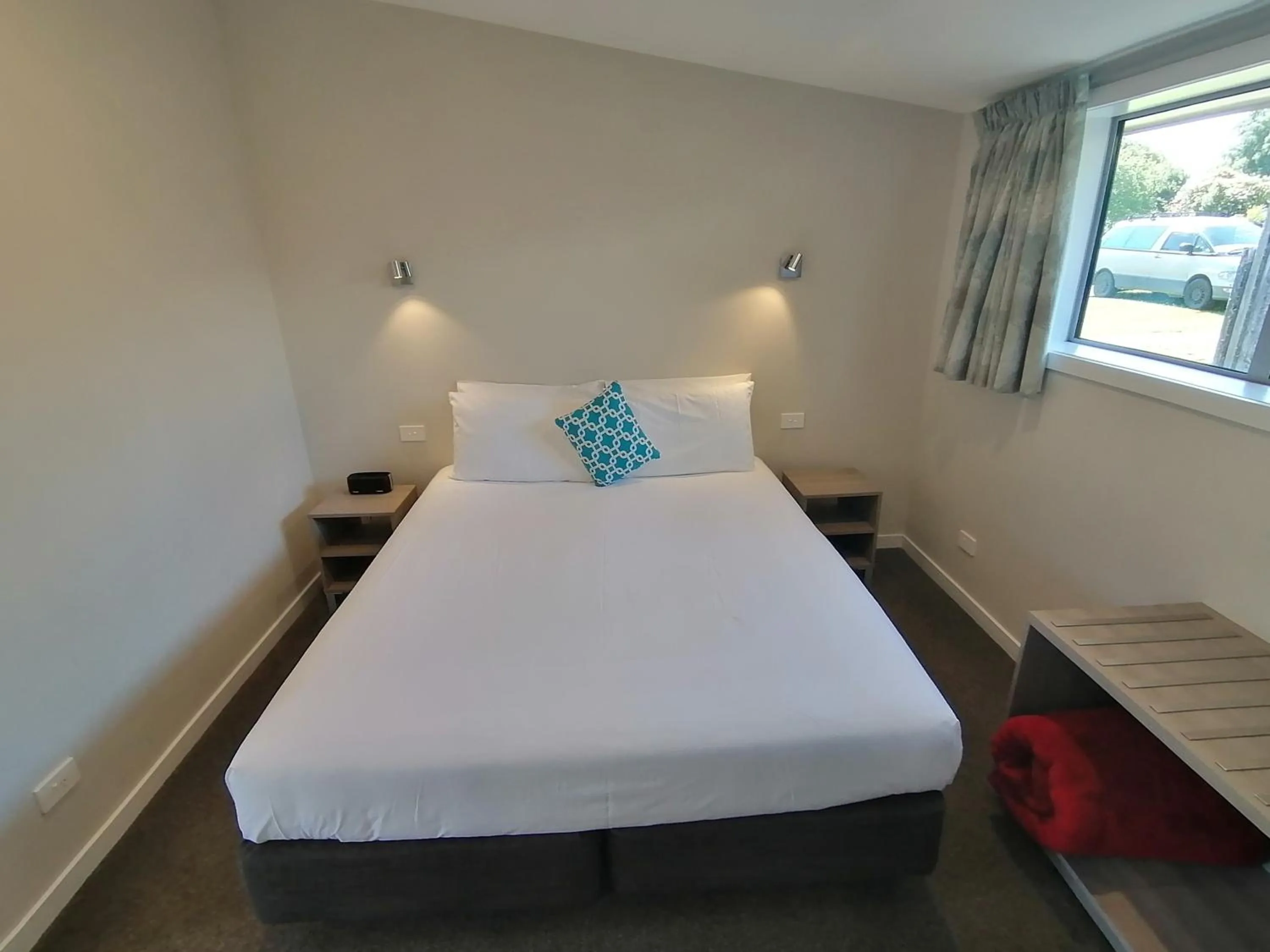 Bed in Edgewater Motel