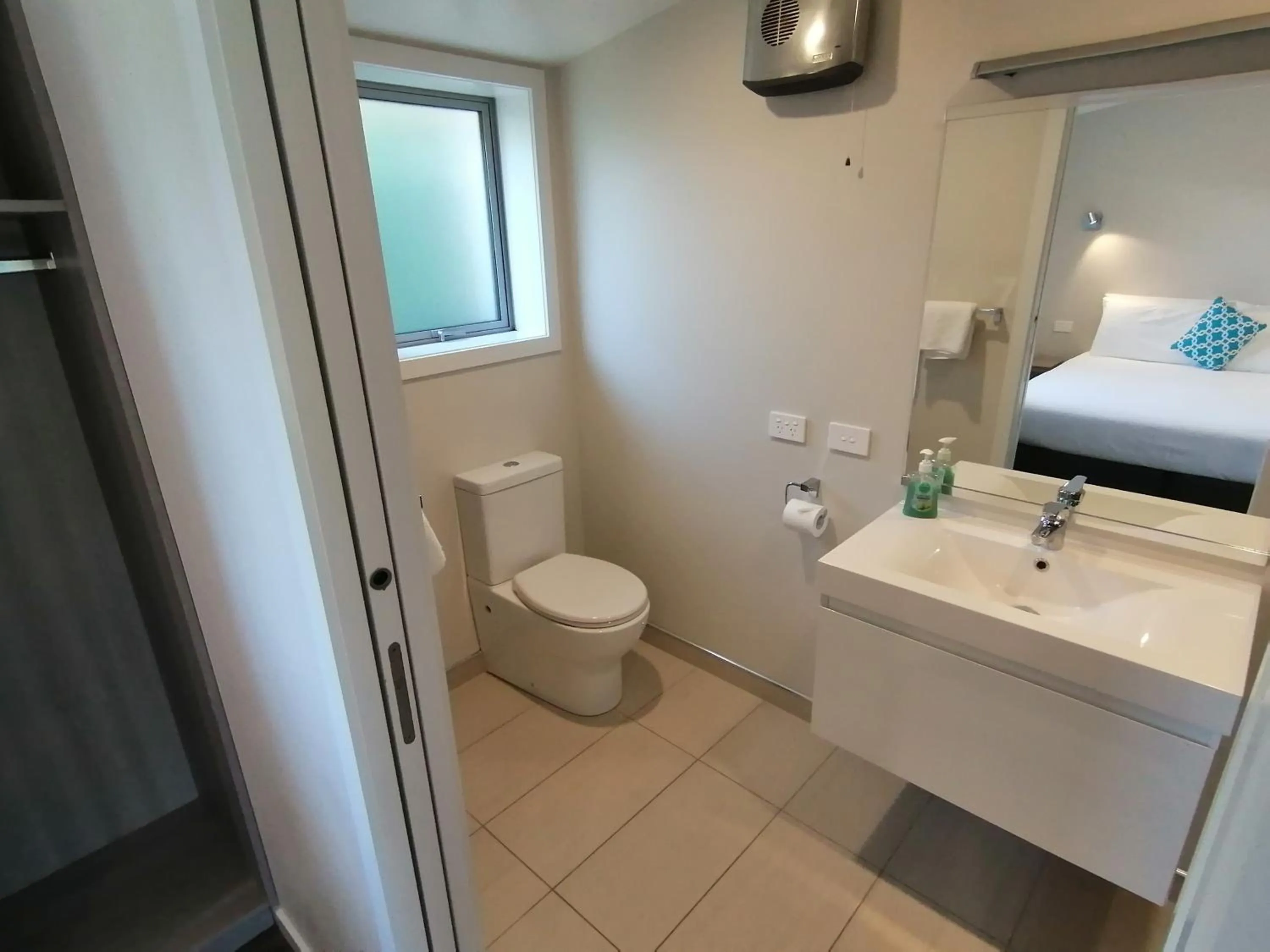 Bed in Edgewater Motel