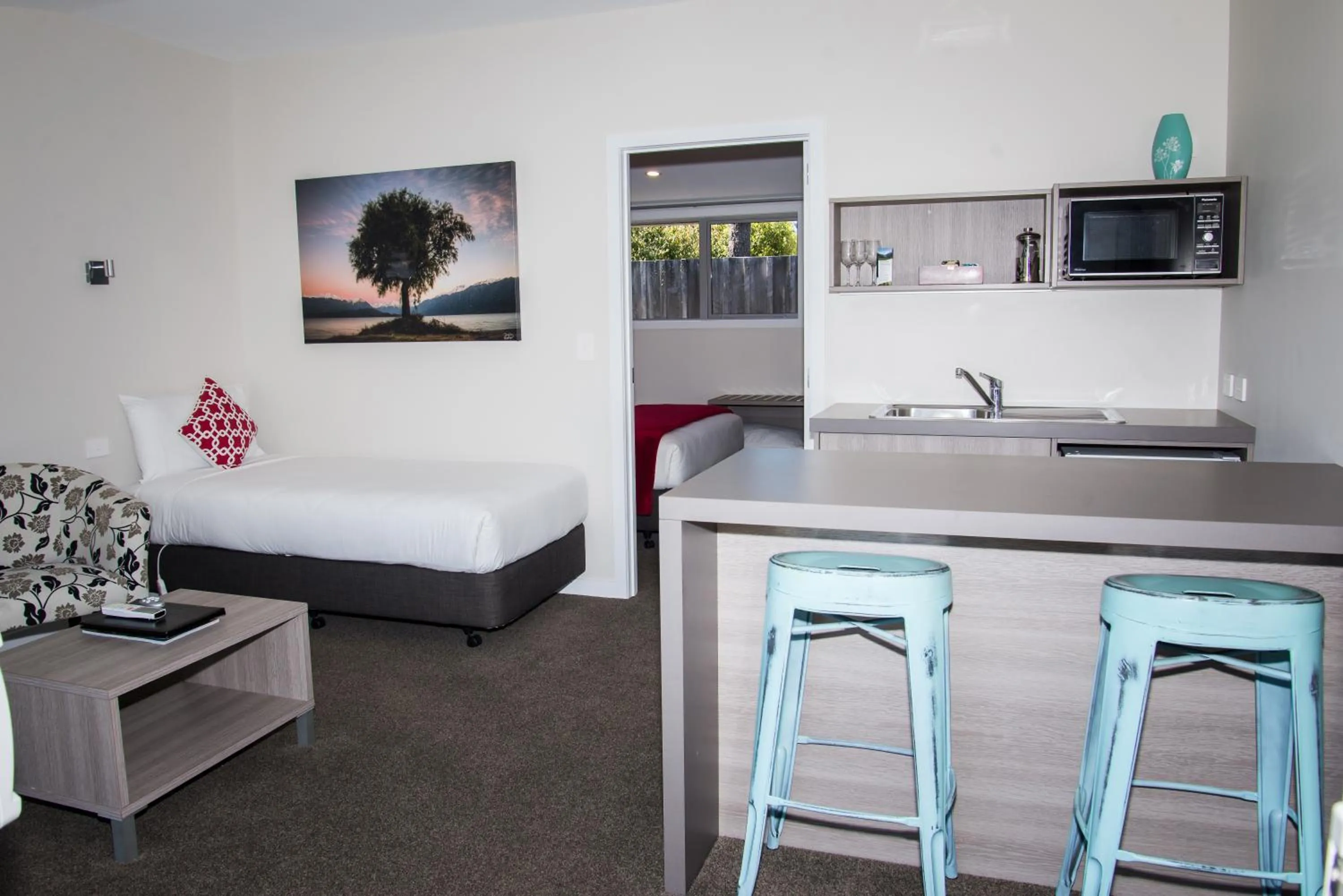 Kitchen or kitchenette in Edgewater Motel