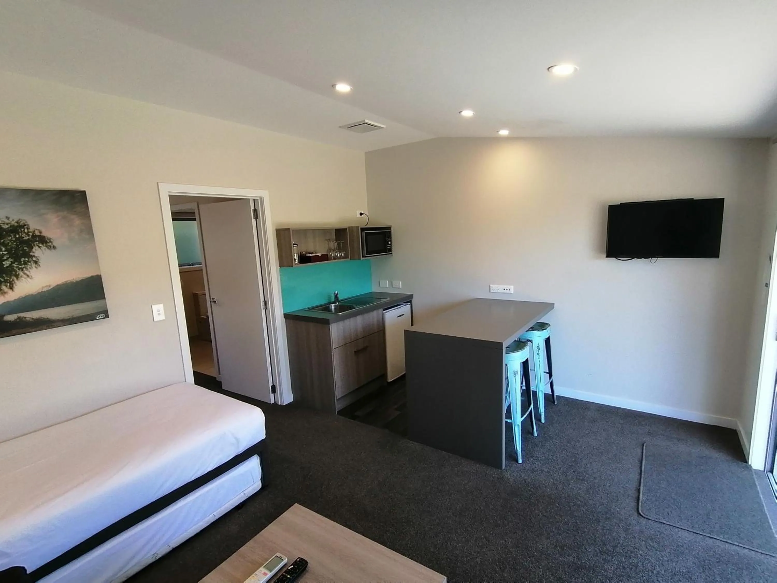 Kitchen or kitchenette in Edgewater Motel