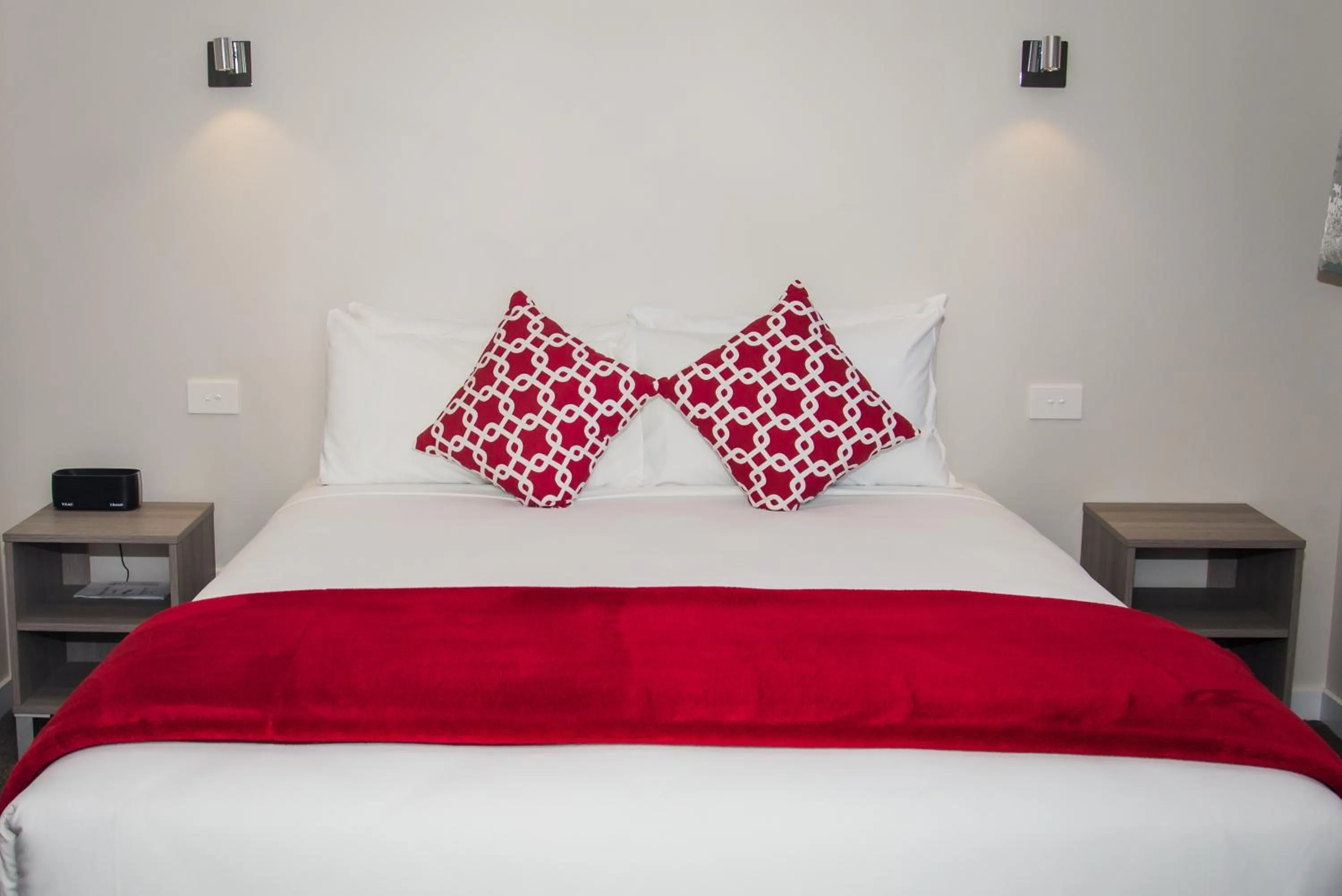 Bedroom, Bed in Edgewater Motel