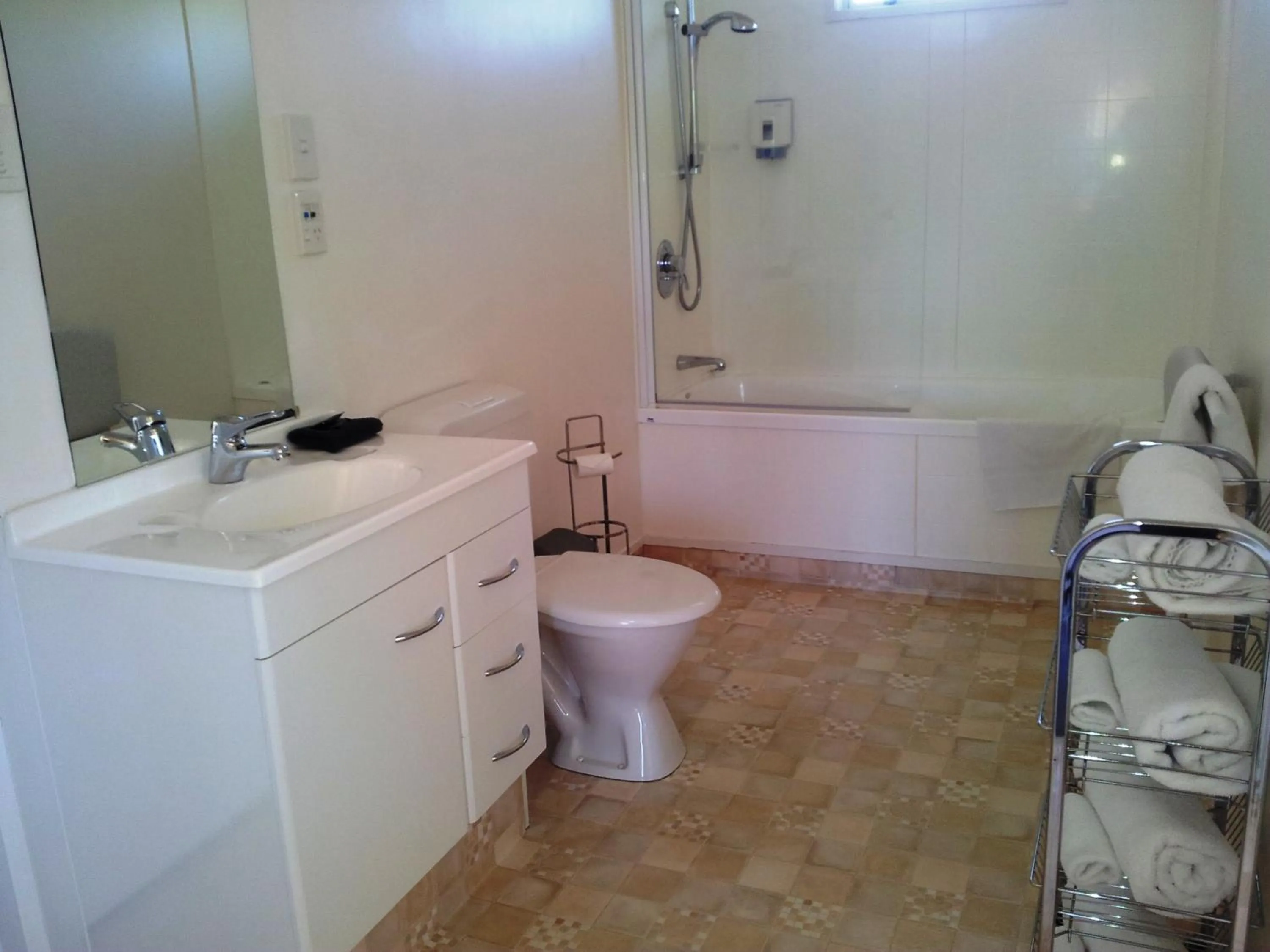 Bathroom in Edgewater Motel