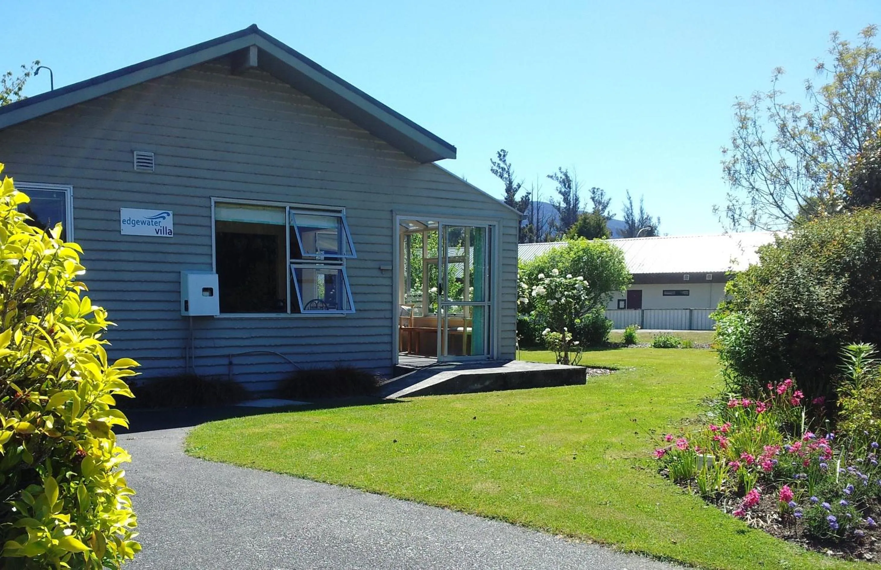 Property building in Edgewater Motel