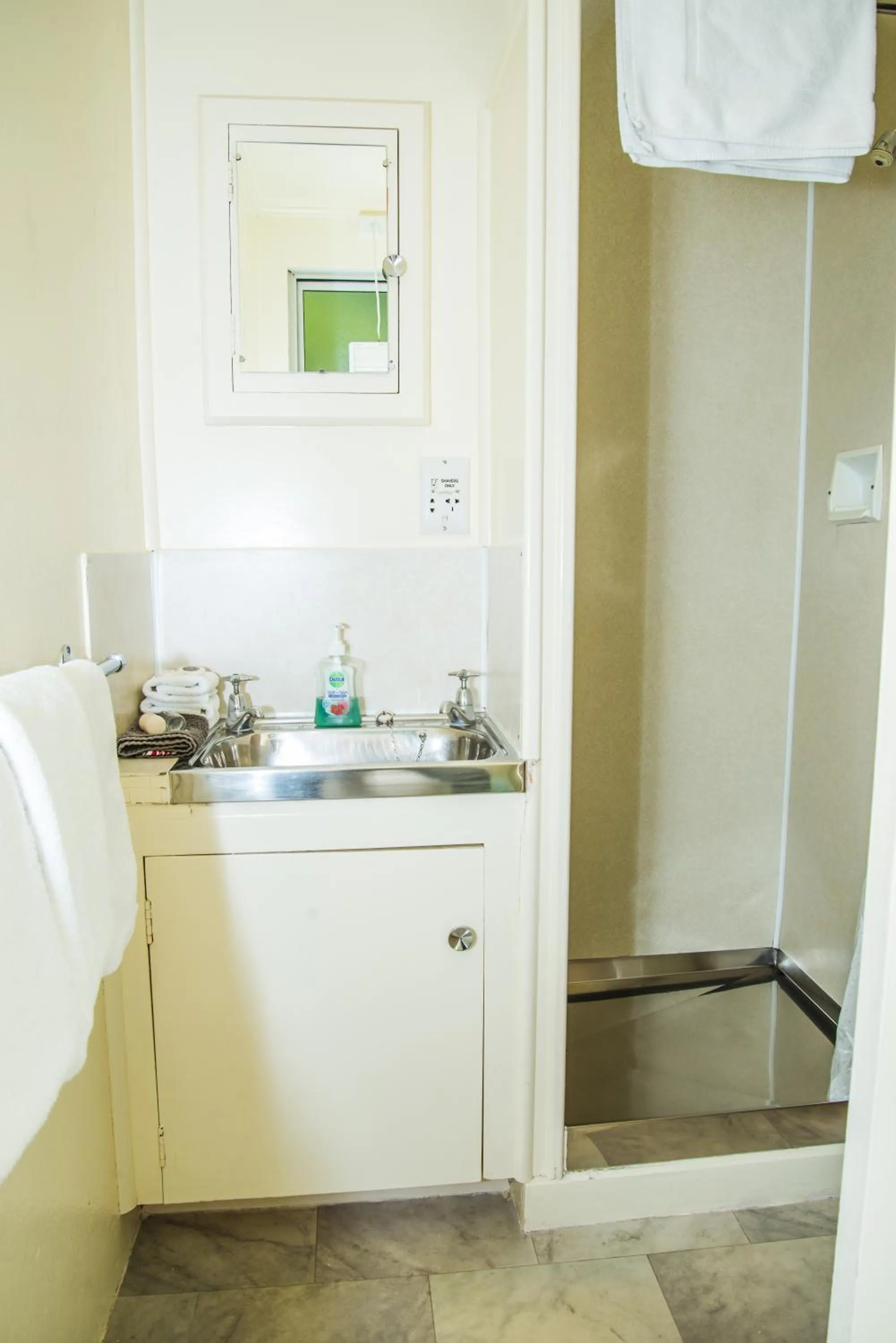 Bathroom in Edgewater Motel