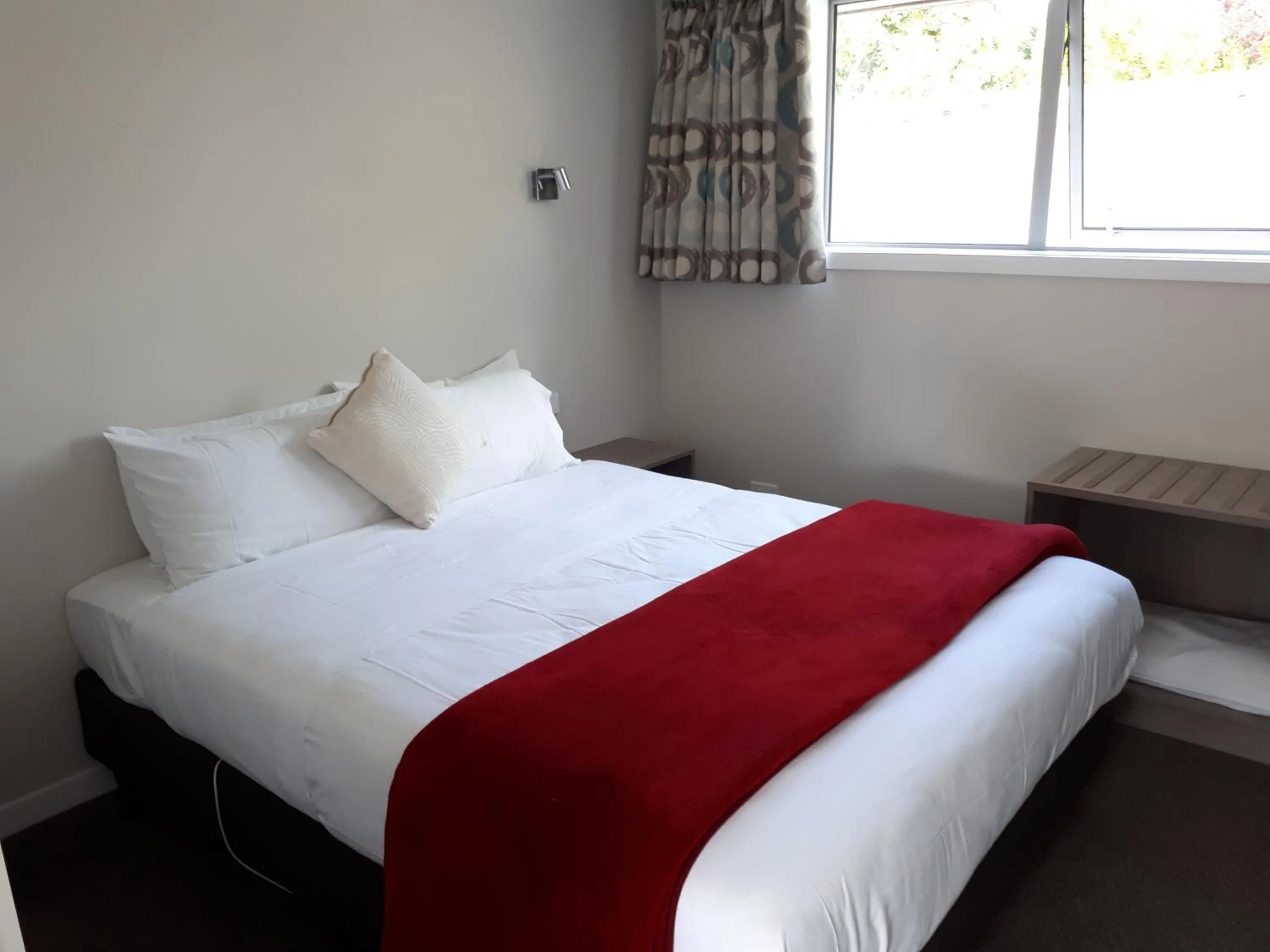 Bed in Edgewater Motel