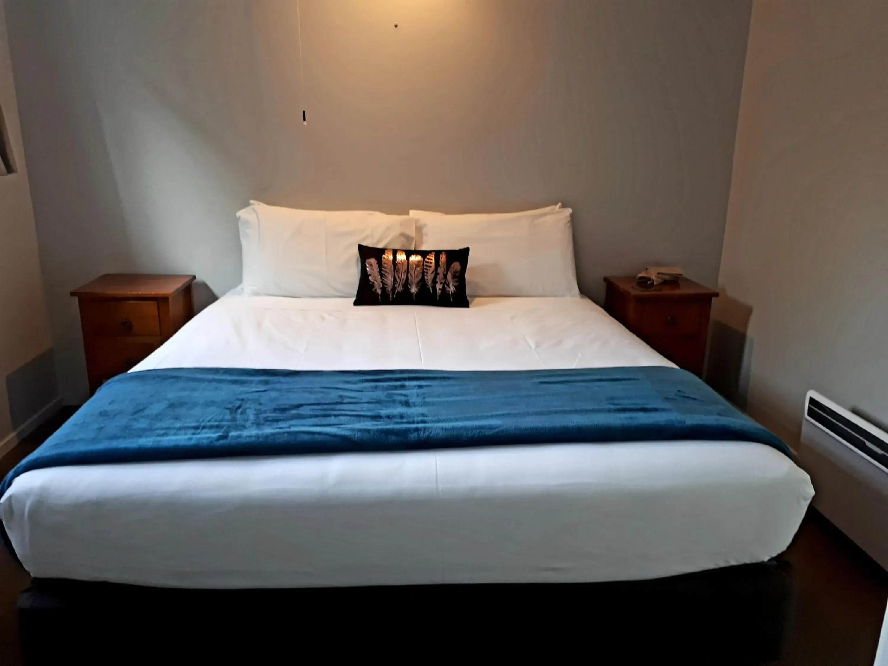 Bed in Edgewater Motel Bed in Edgewater Motel