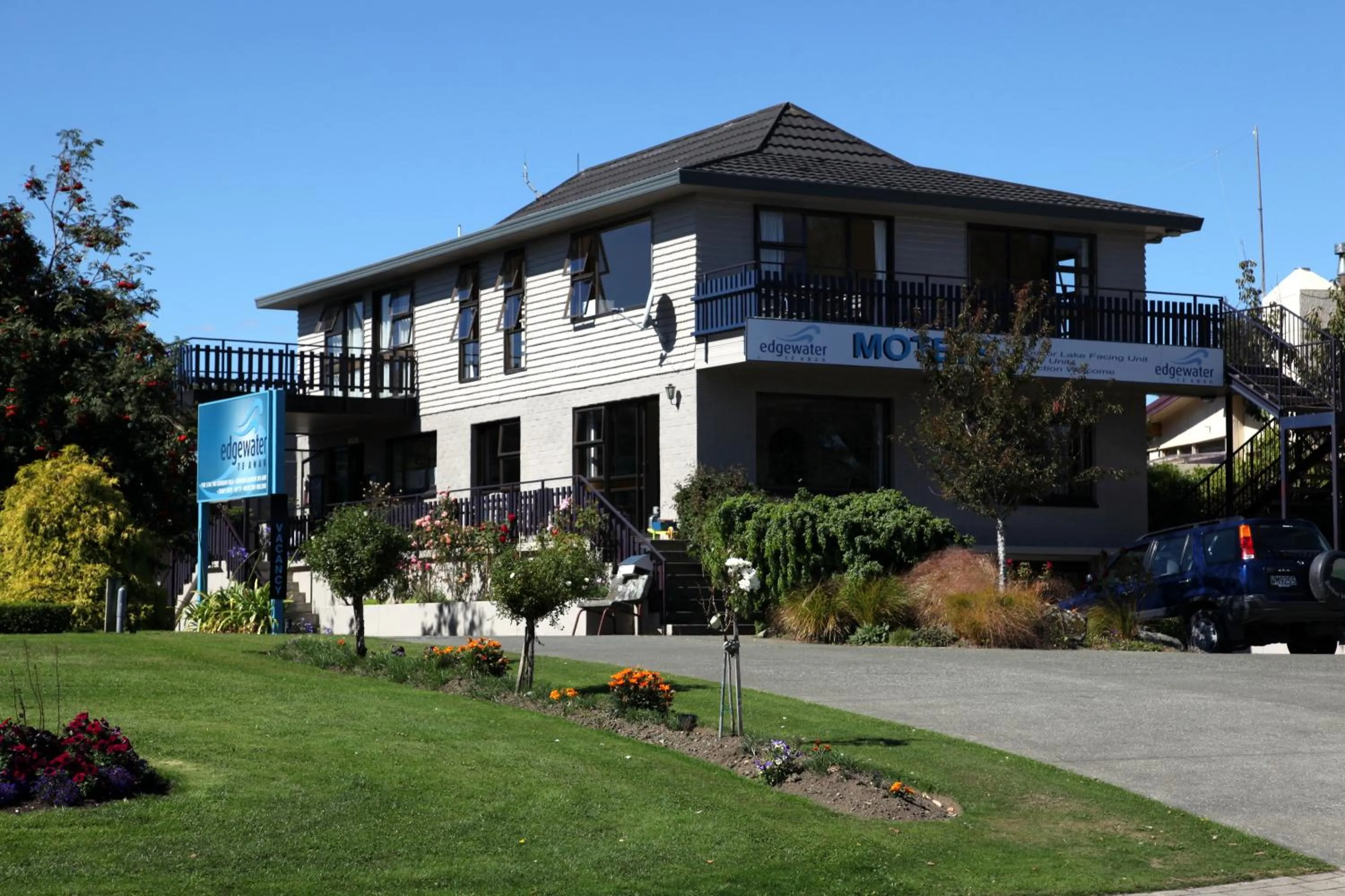 Facade/entrance in Edgewater Motel