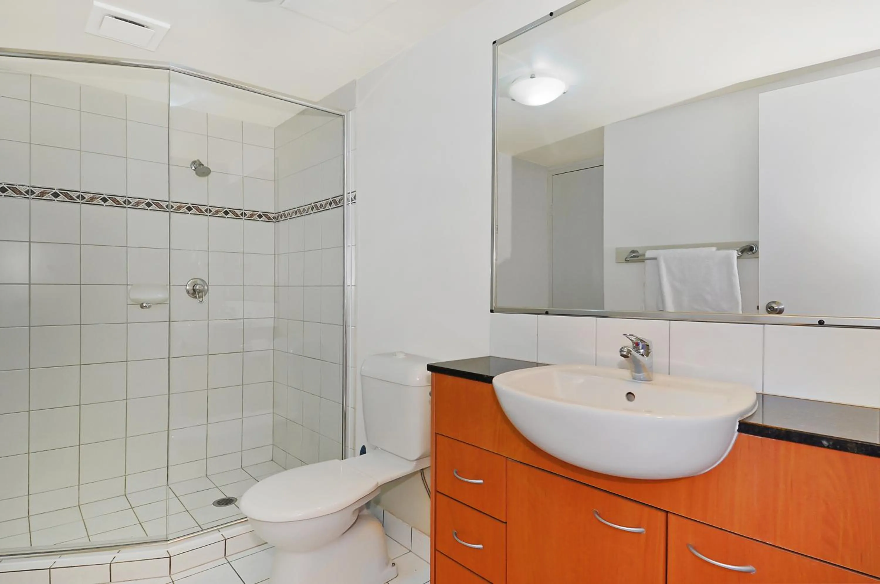 Shower in Palazzo Colonnades