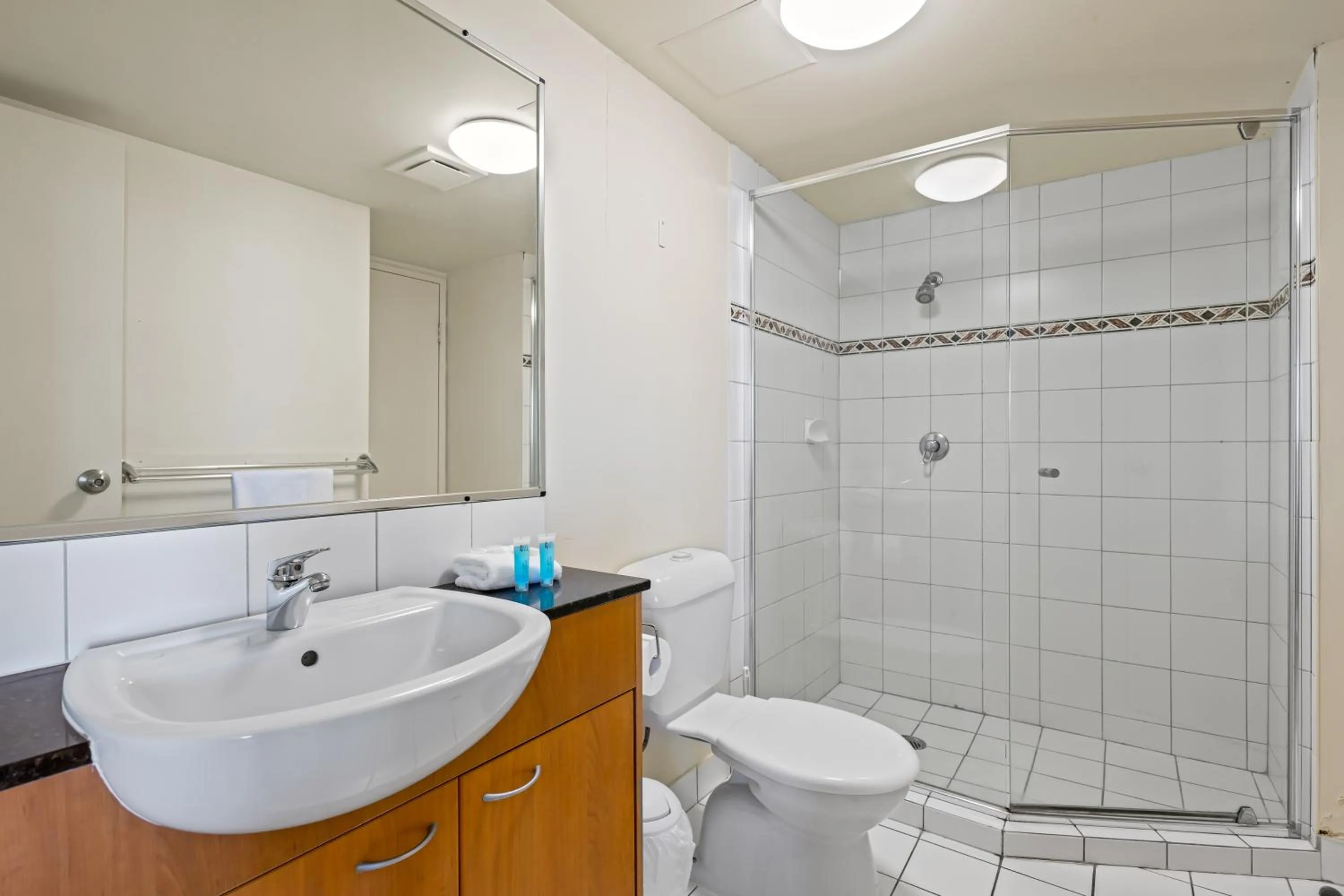 Shower in Palazzo Colonnades