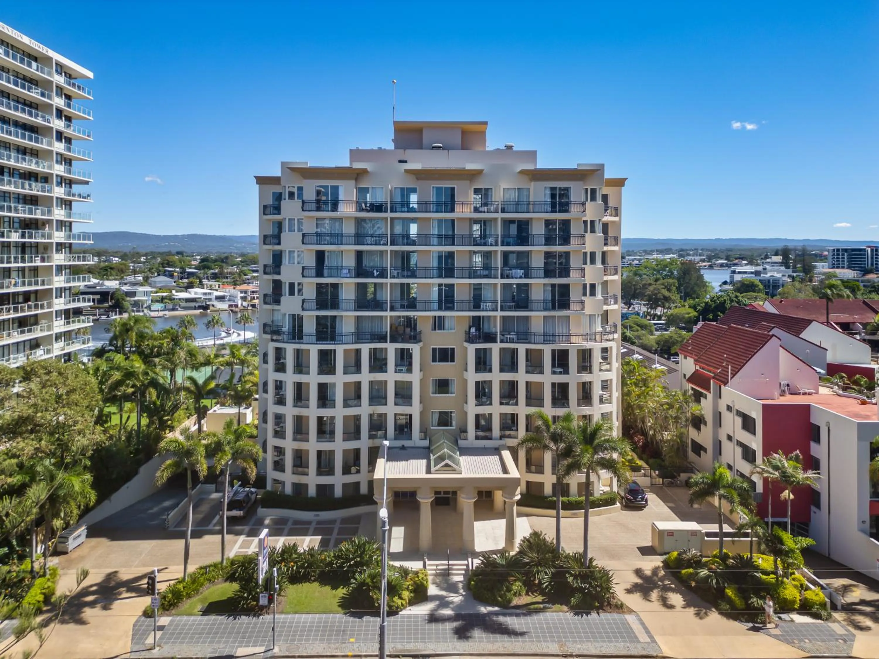 Property building in Palazzo Colonnades