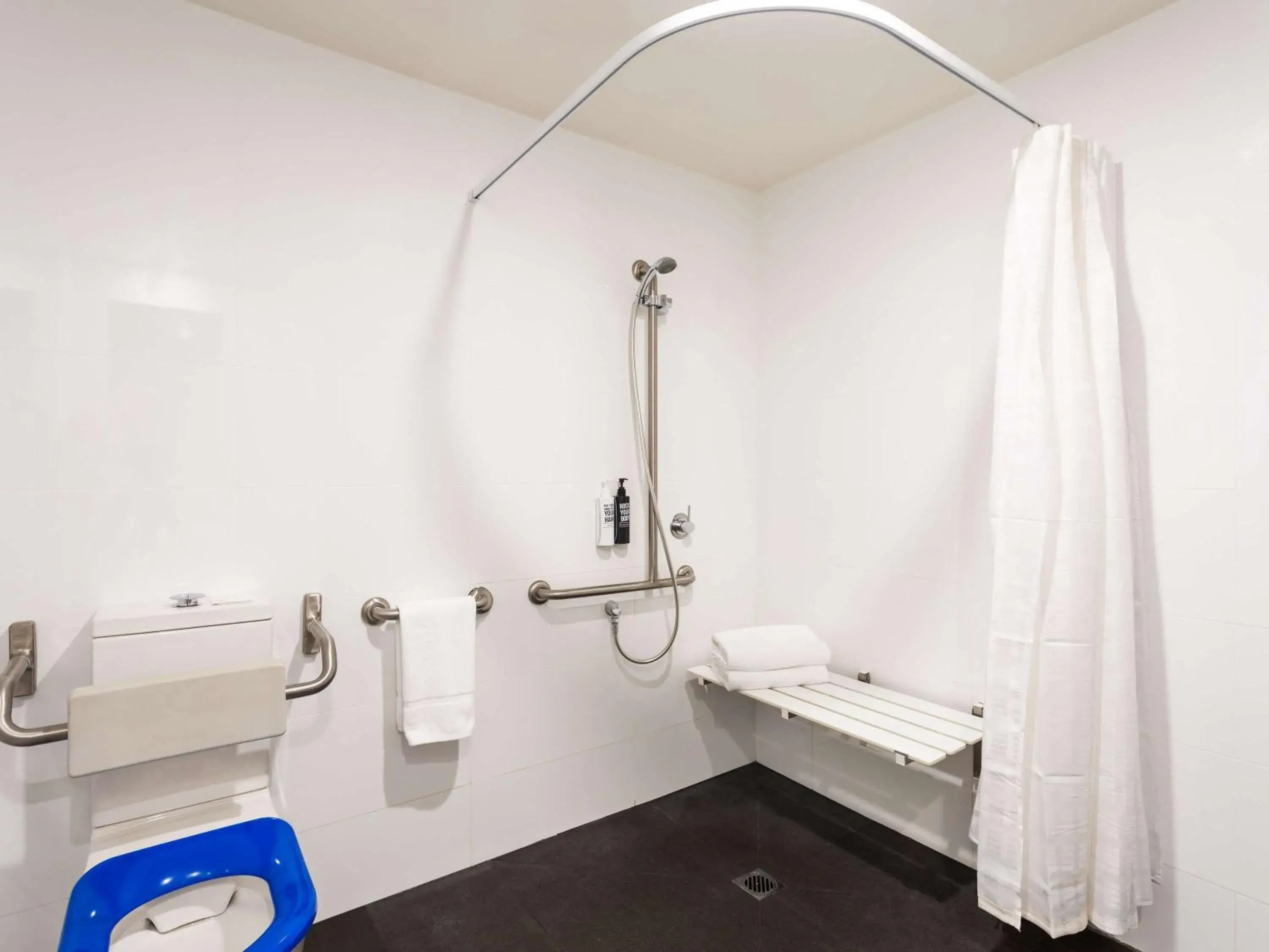 Bathroom in Ibis Styles Hobart Bathroom in Ibis Styles Hobart