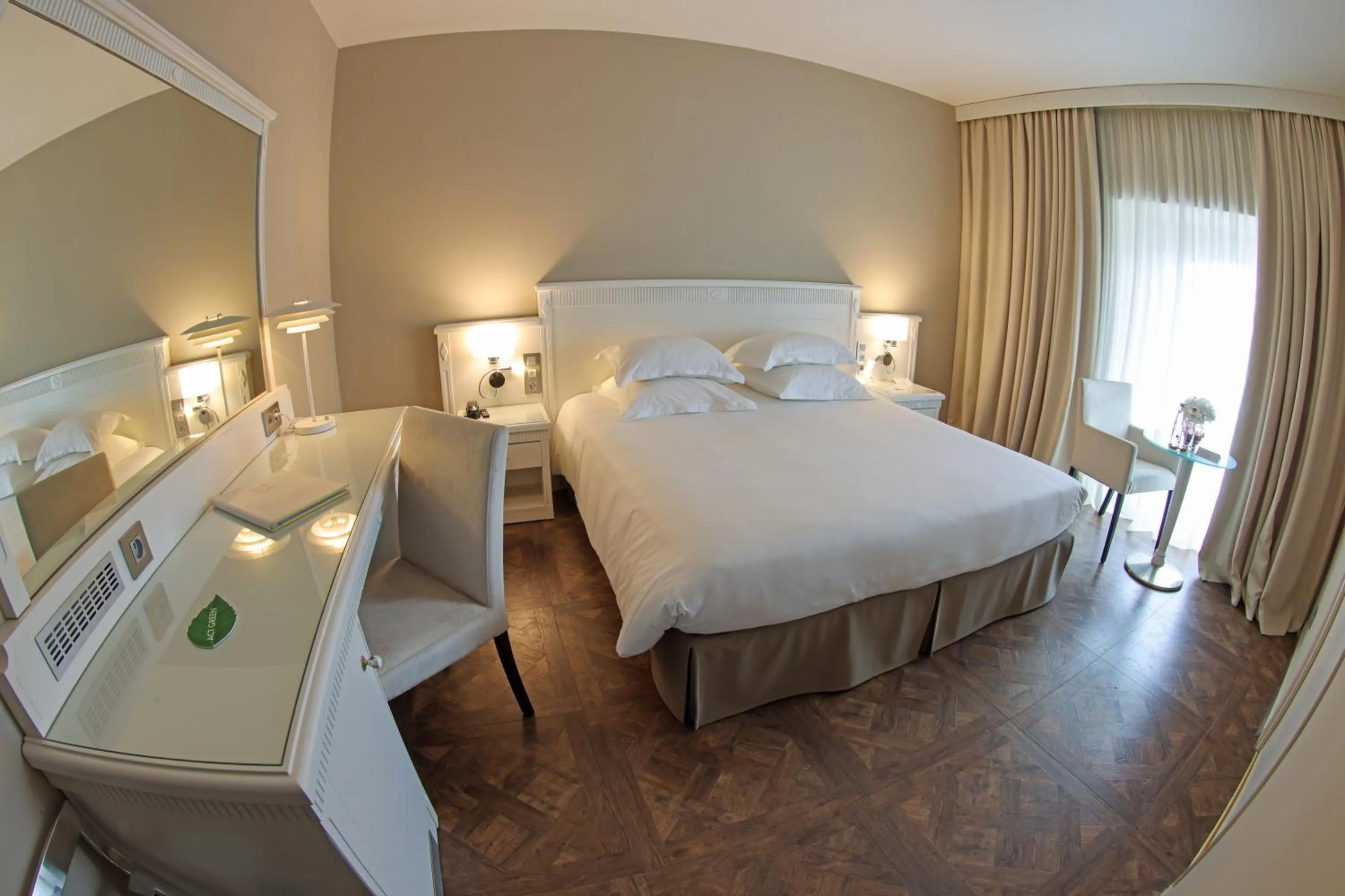 Bedroom, Bed in Hôtel L'Abbaye