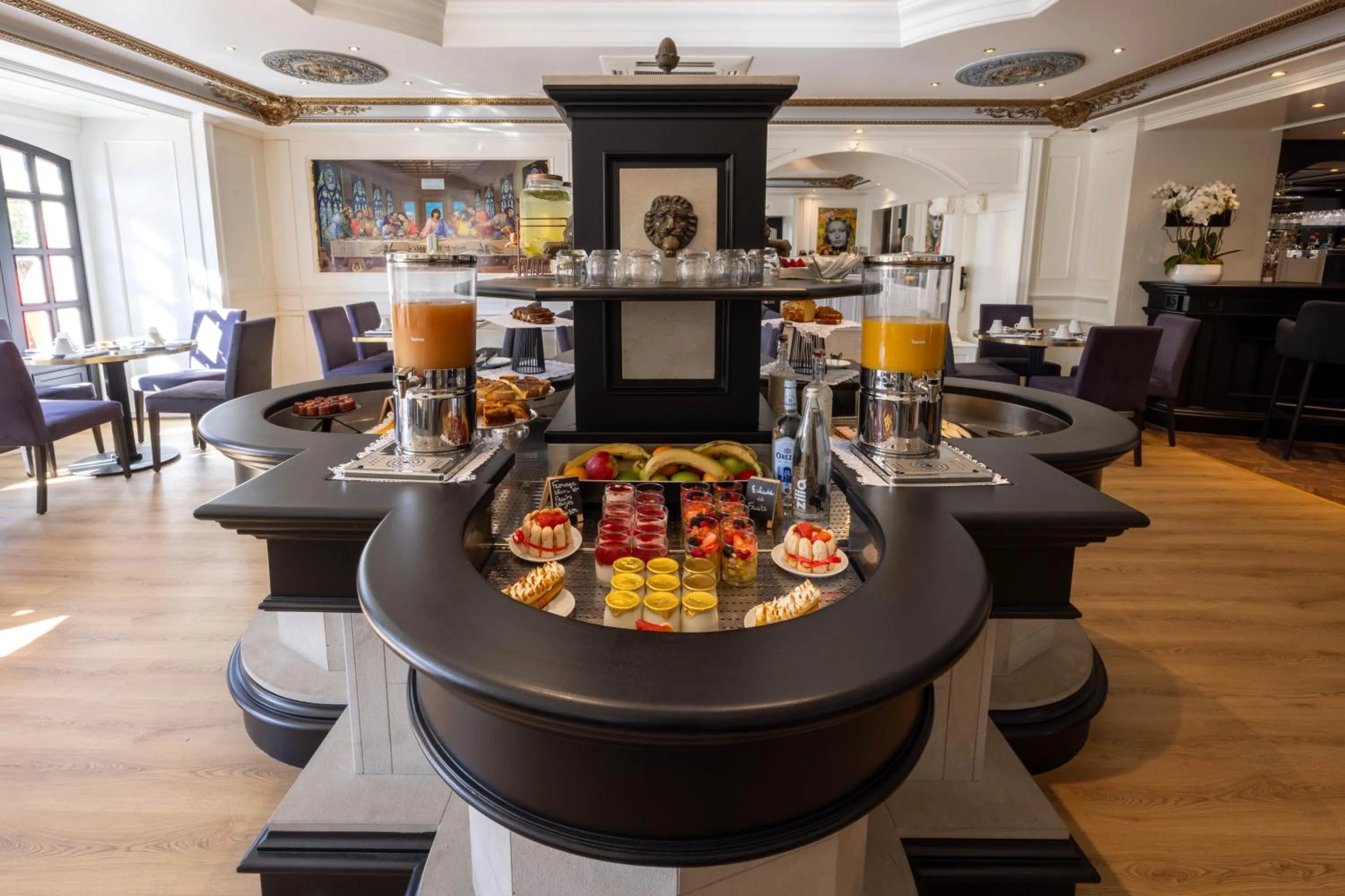 Breakfast in Hôtel L'Abbaye