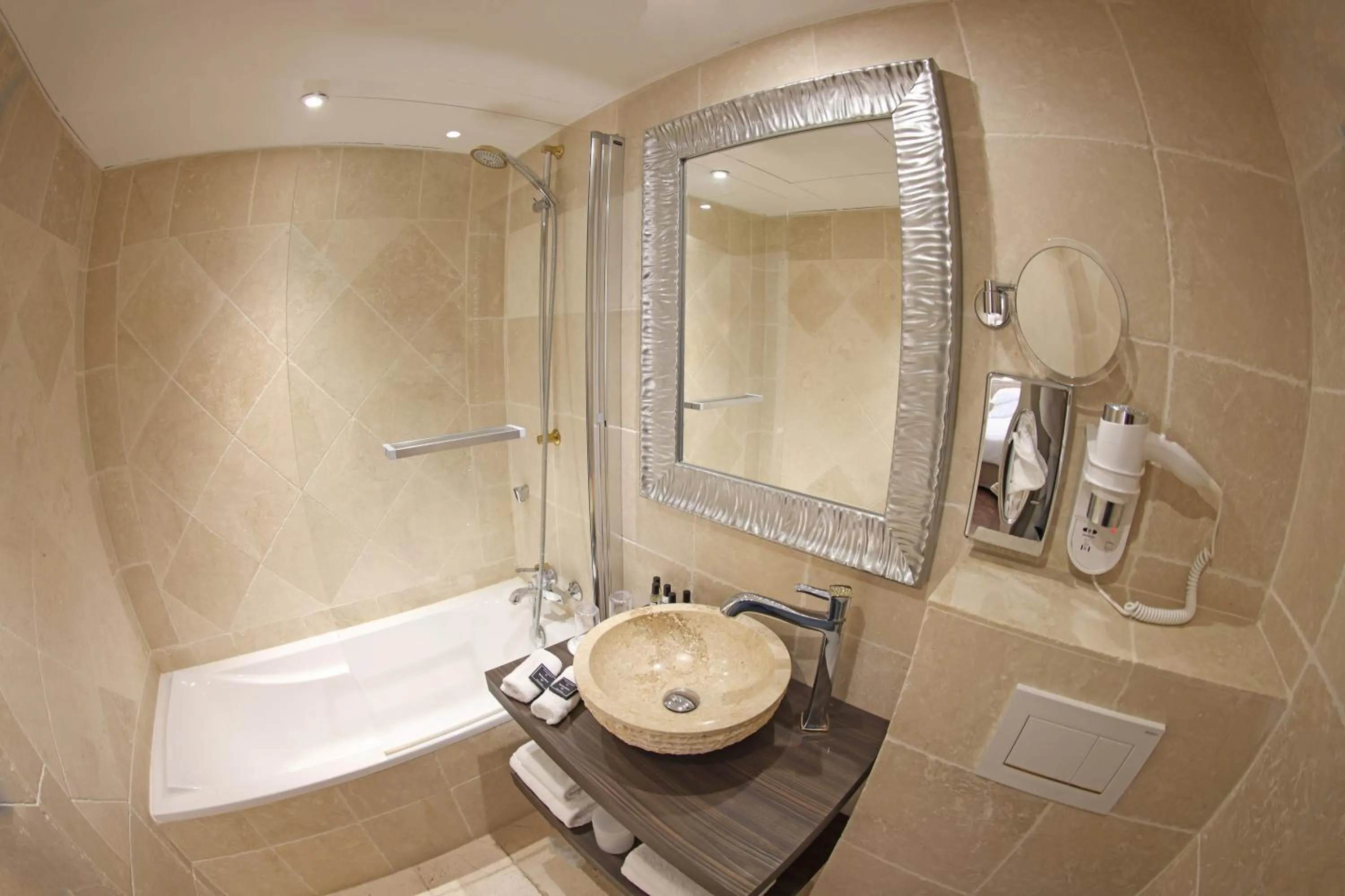 Bathroom in Hôtel L'Abbaye