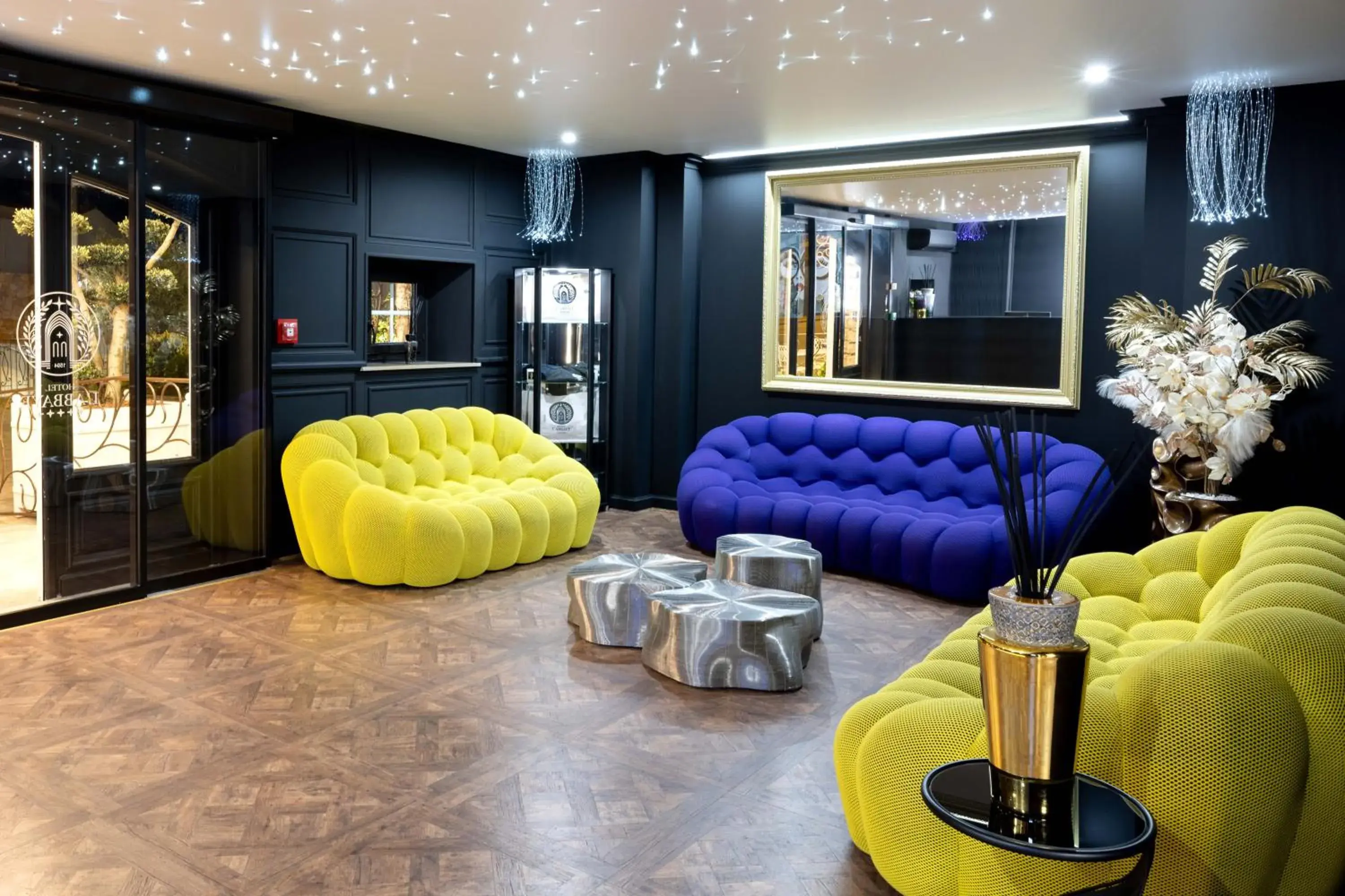 Lobby or reception in Hôtel L'Abbaye Lobby or reception in Hôtel L'Abbaye