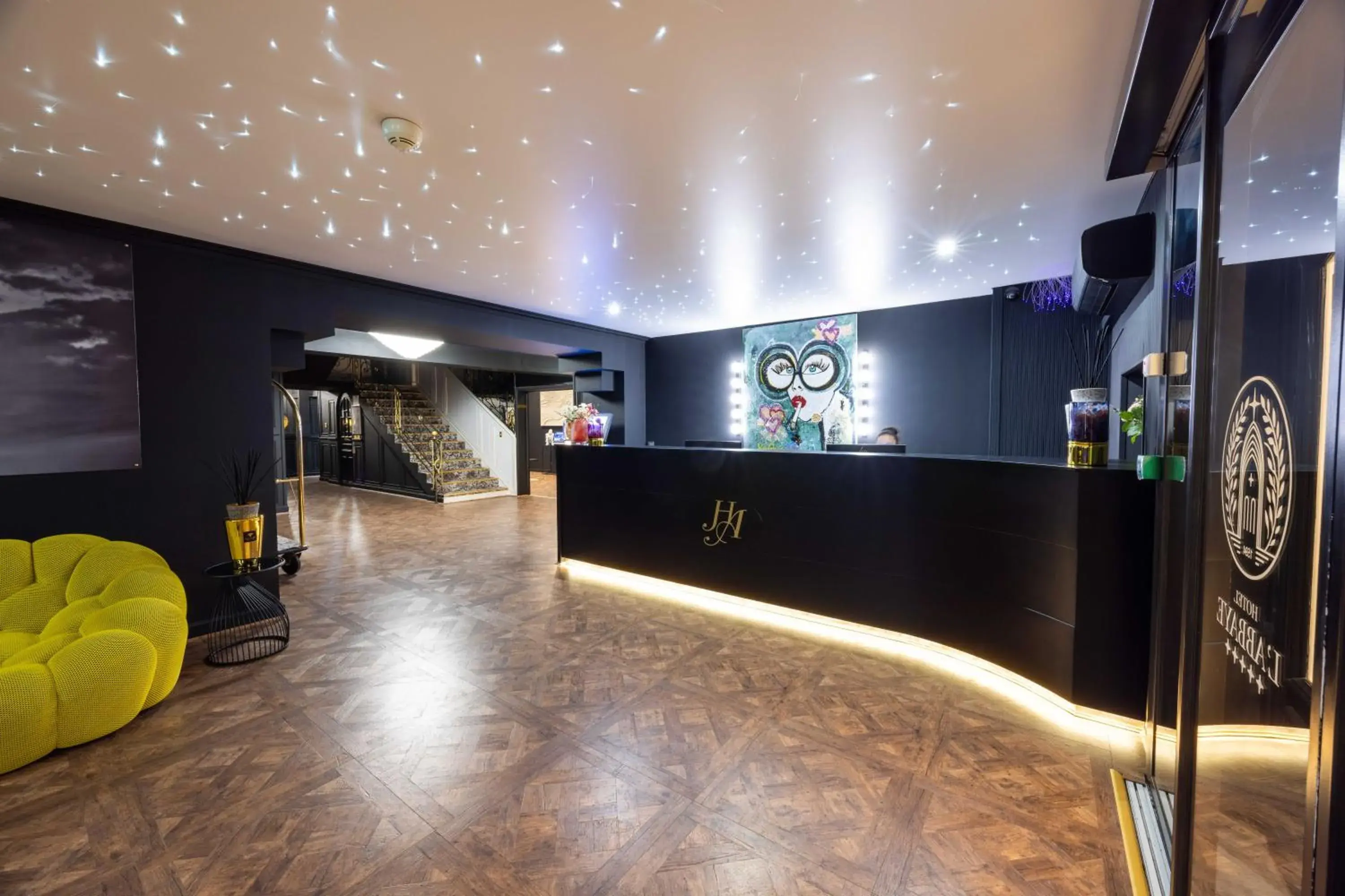 Lobby or reception in Hôtel L'Abbaye Lobby or reception in Hôtel L'Abbaye