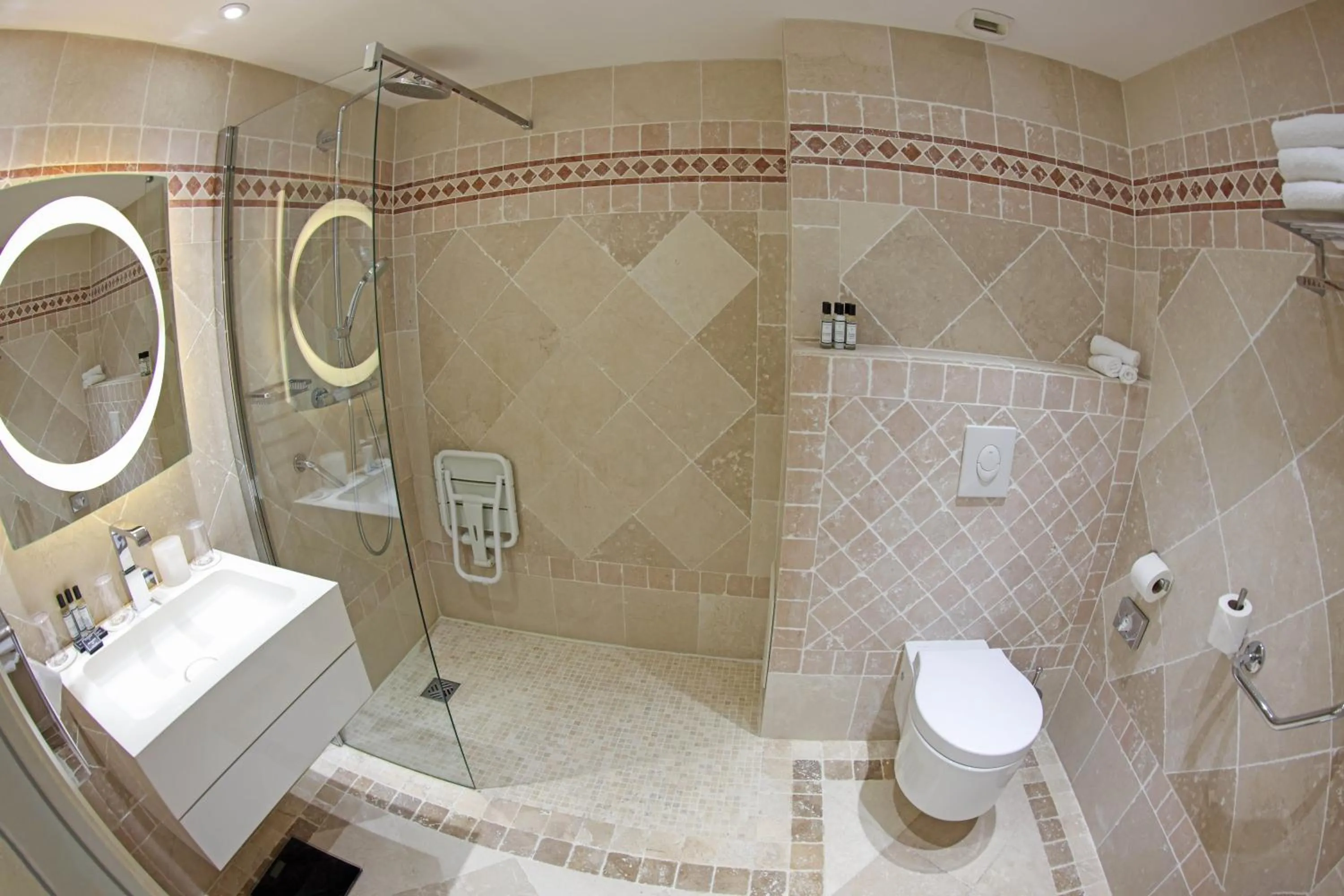 Bathroom in Hôtel L'Abbaye