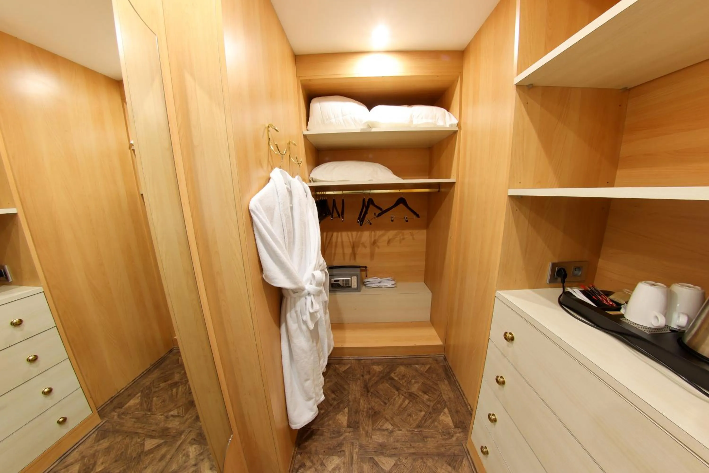 Bedroom in Hôtel L'Abbaye