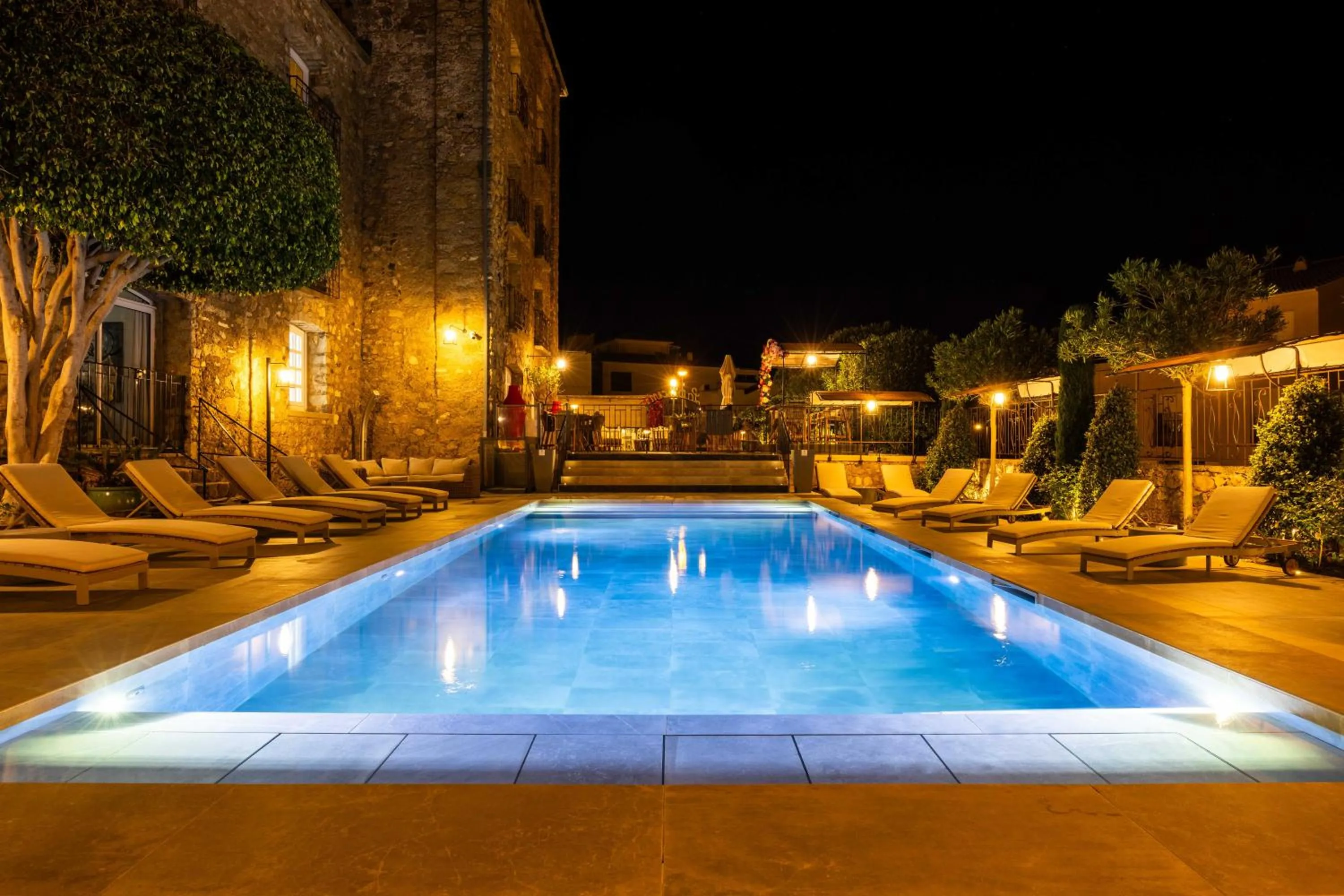 Property building in Hôtel L'Abbaye