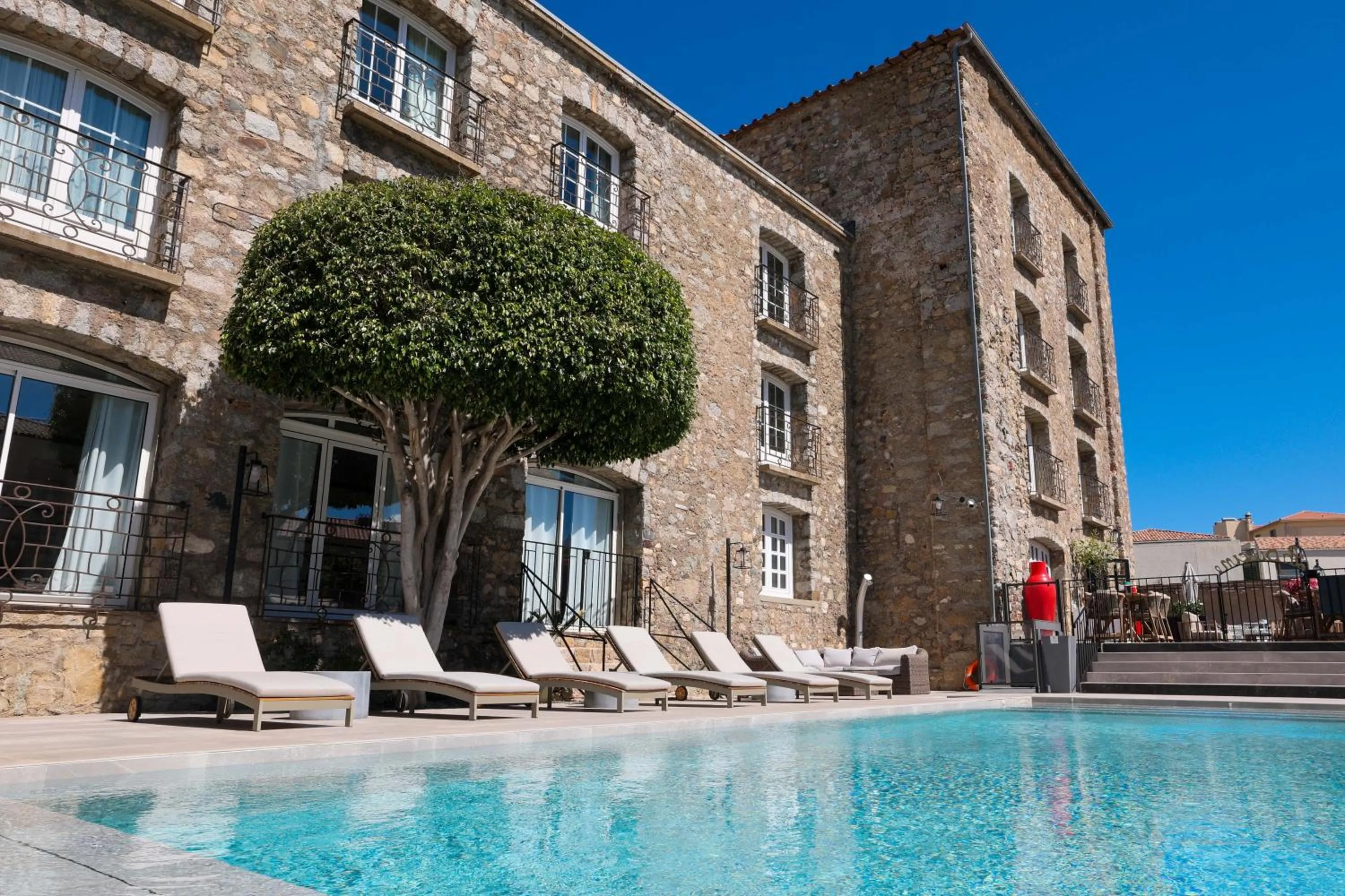 Property building in Hôtel L'Abbaye