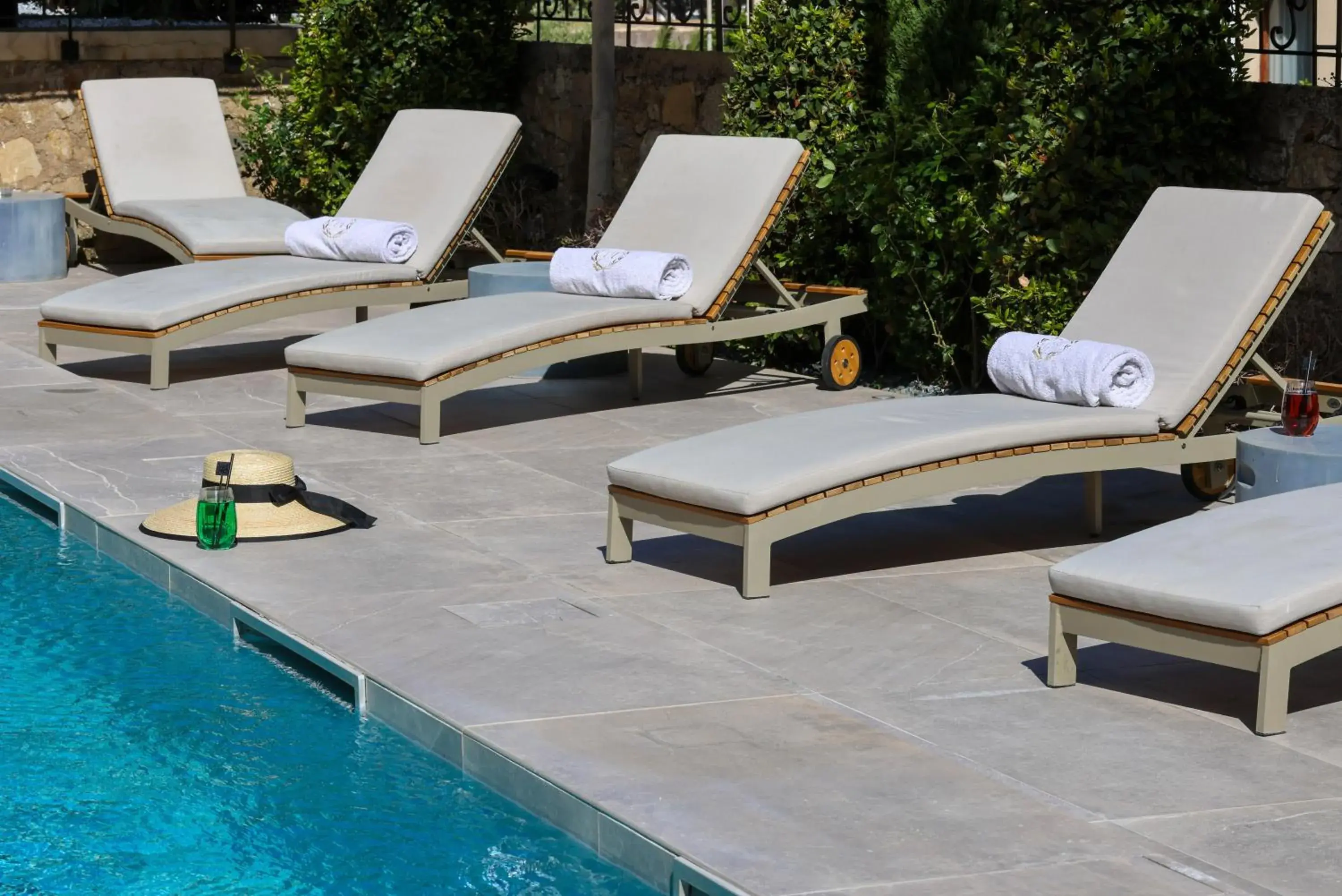 Swimming pool in Hôtel L'Abbaye Swimming pool in Hôtel L'Abbaye