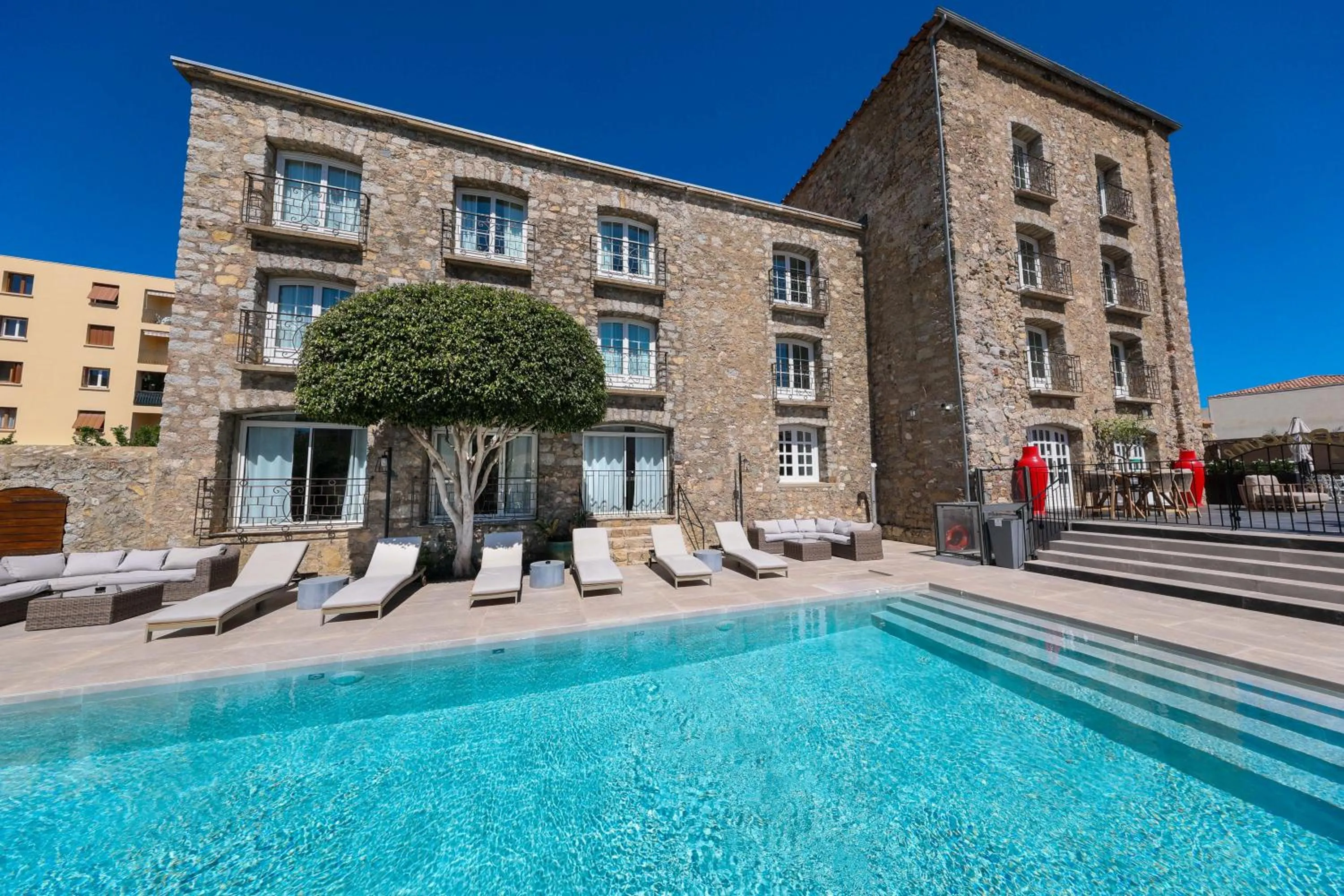 Property building in Hôtel L'Abbaye