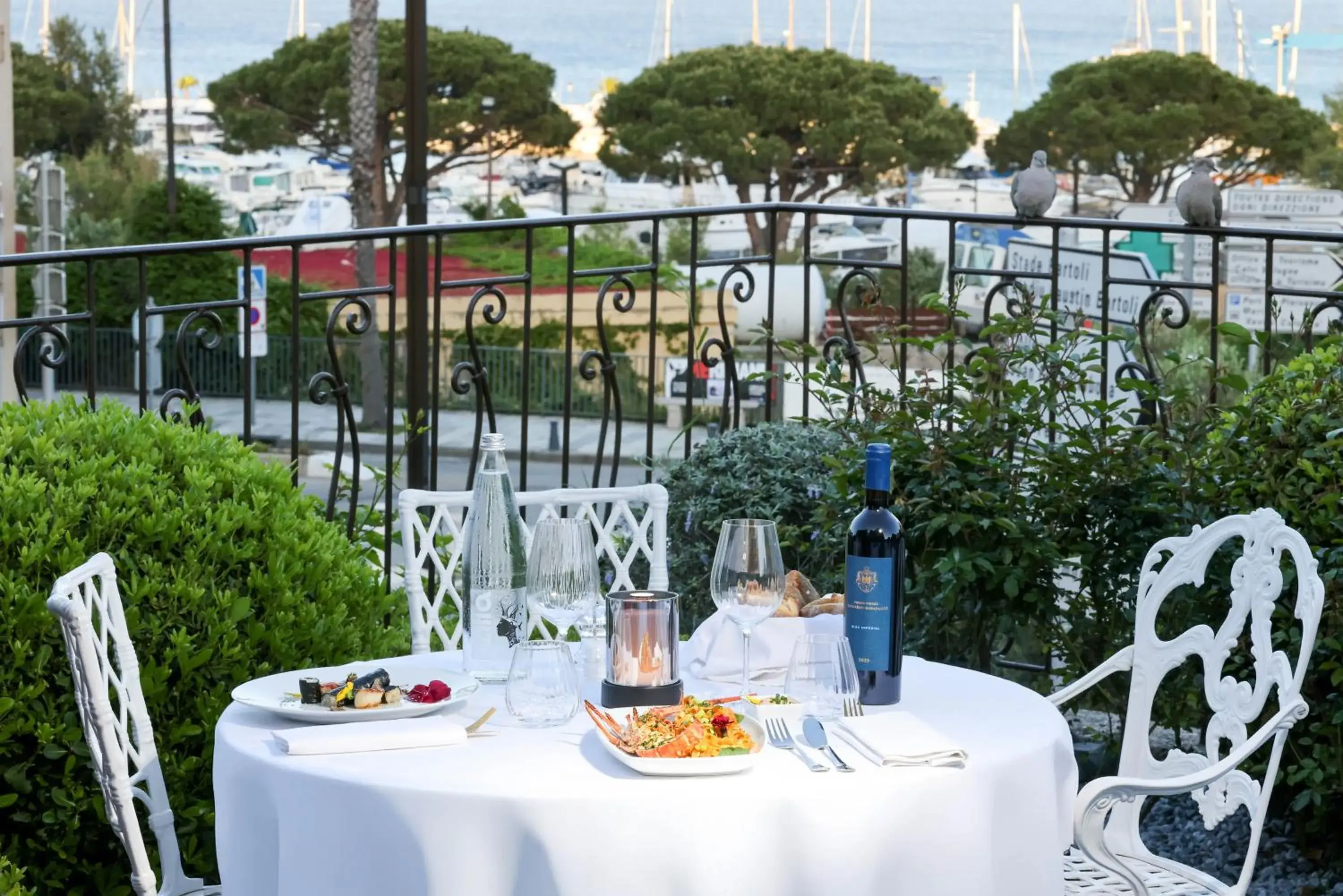 Restaurant/places to eat in Hôtel L'Abbaye Restaurant/places to eat in Hôtel L'Abbaye