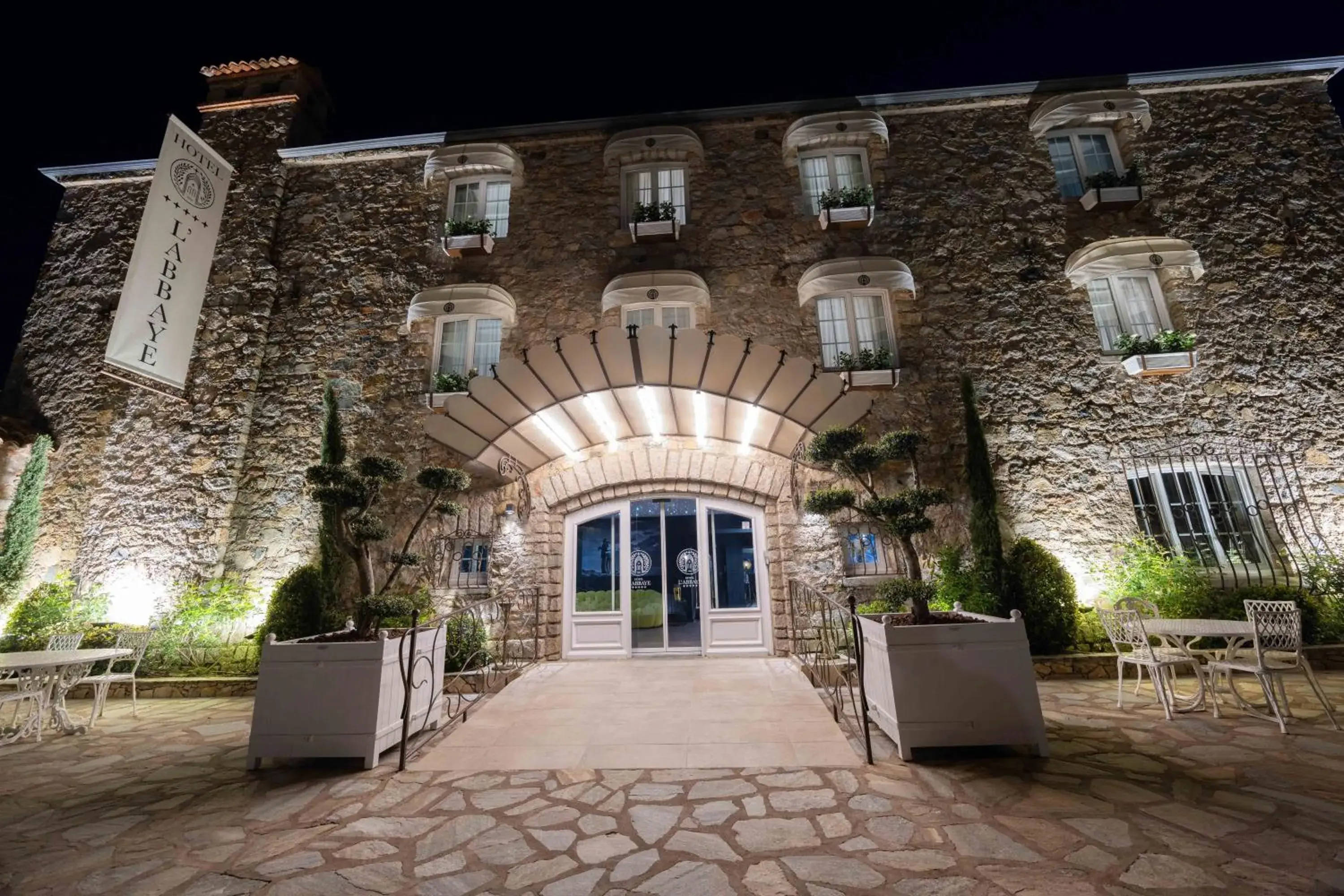 Property building in Hôtel L'Abbaye Property building in Hôtel L'Abbaye