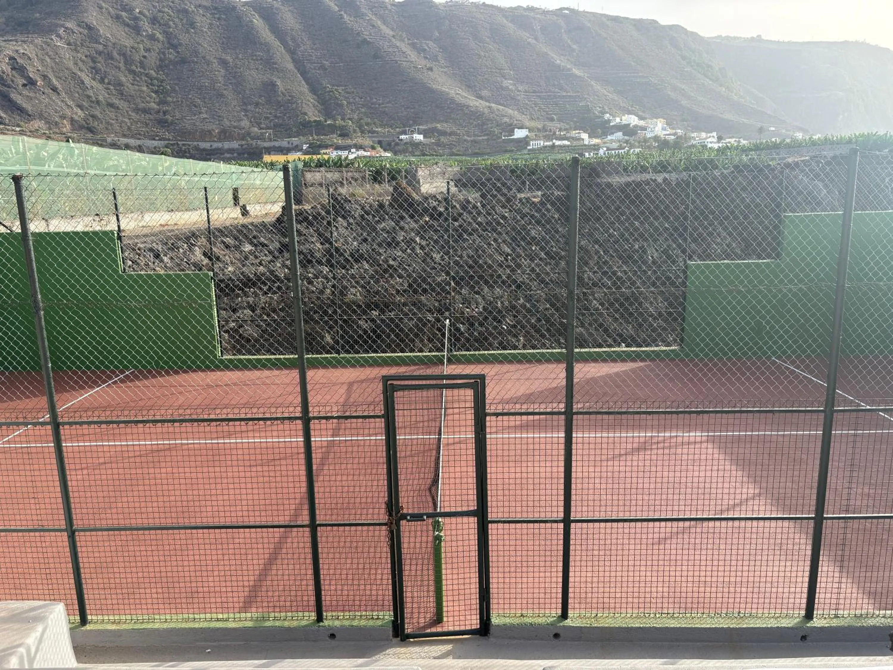 Tennis court in Casa Rural Malpais Trece