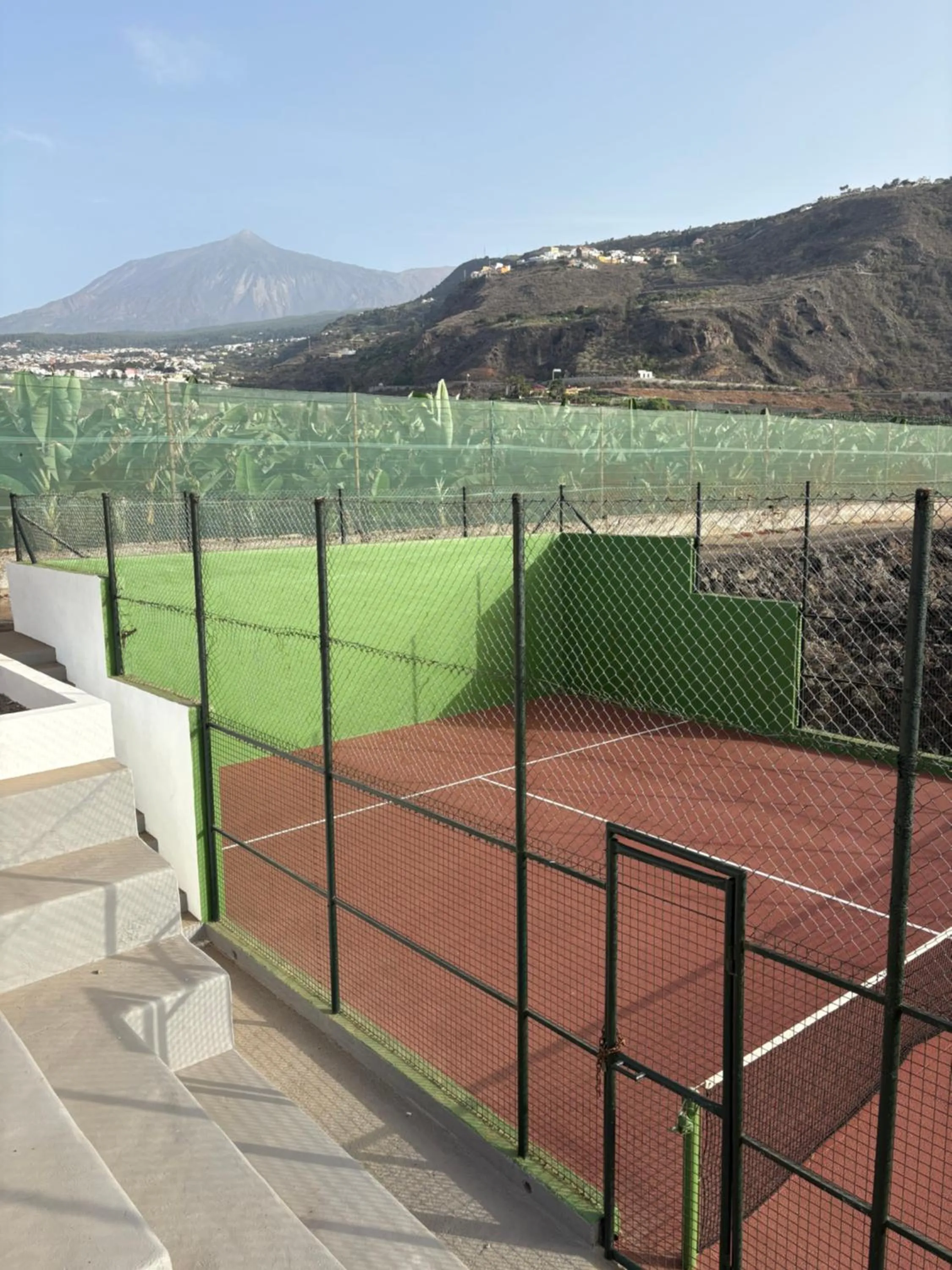 Tennis court in Casa Rural Malpais Trece