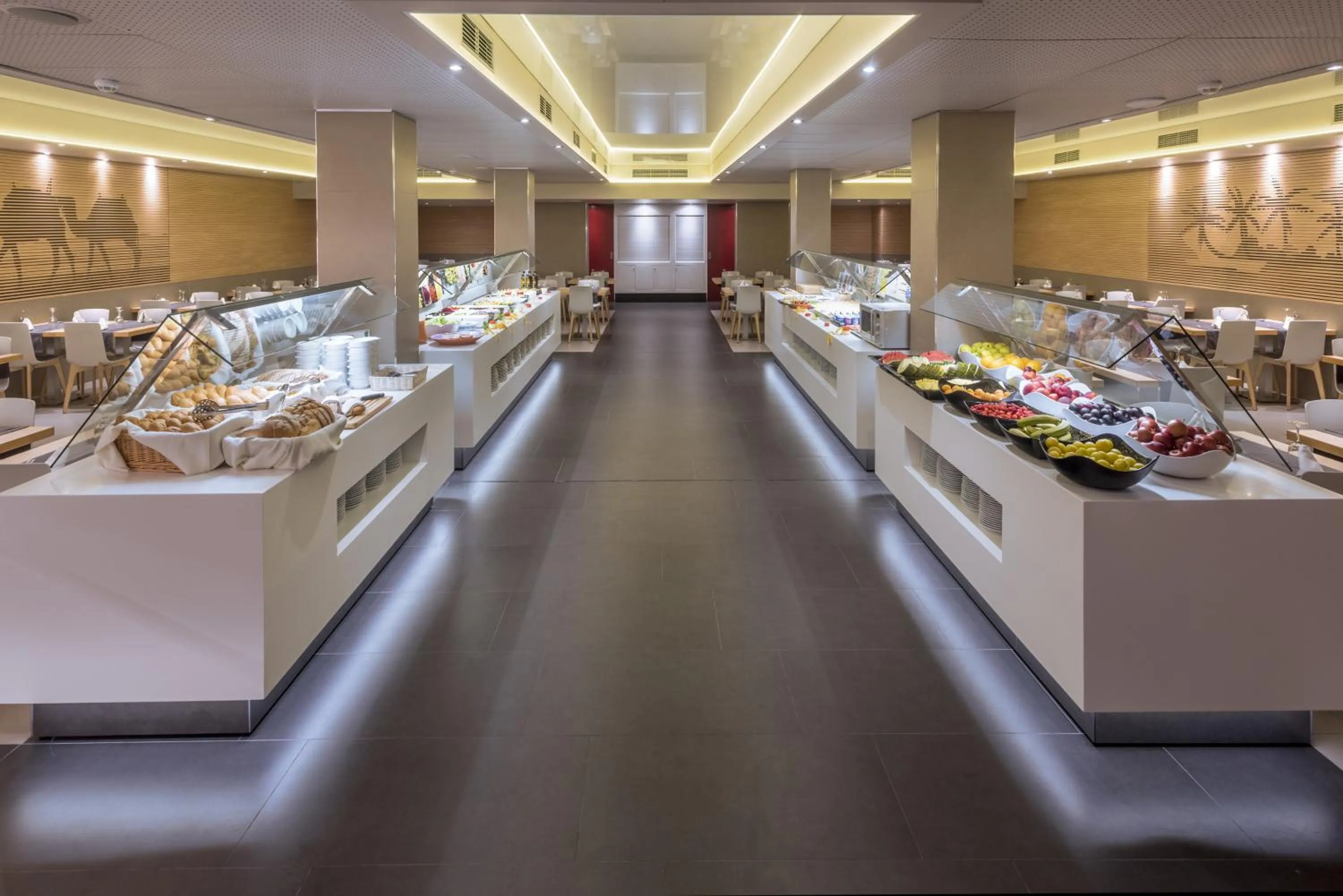 Restaurant/places to eat in Hotel Alhambra