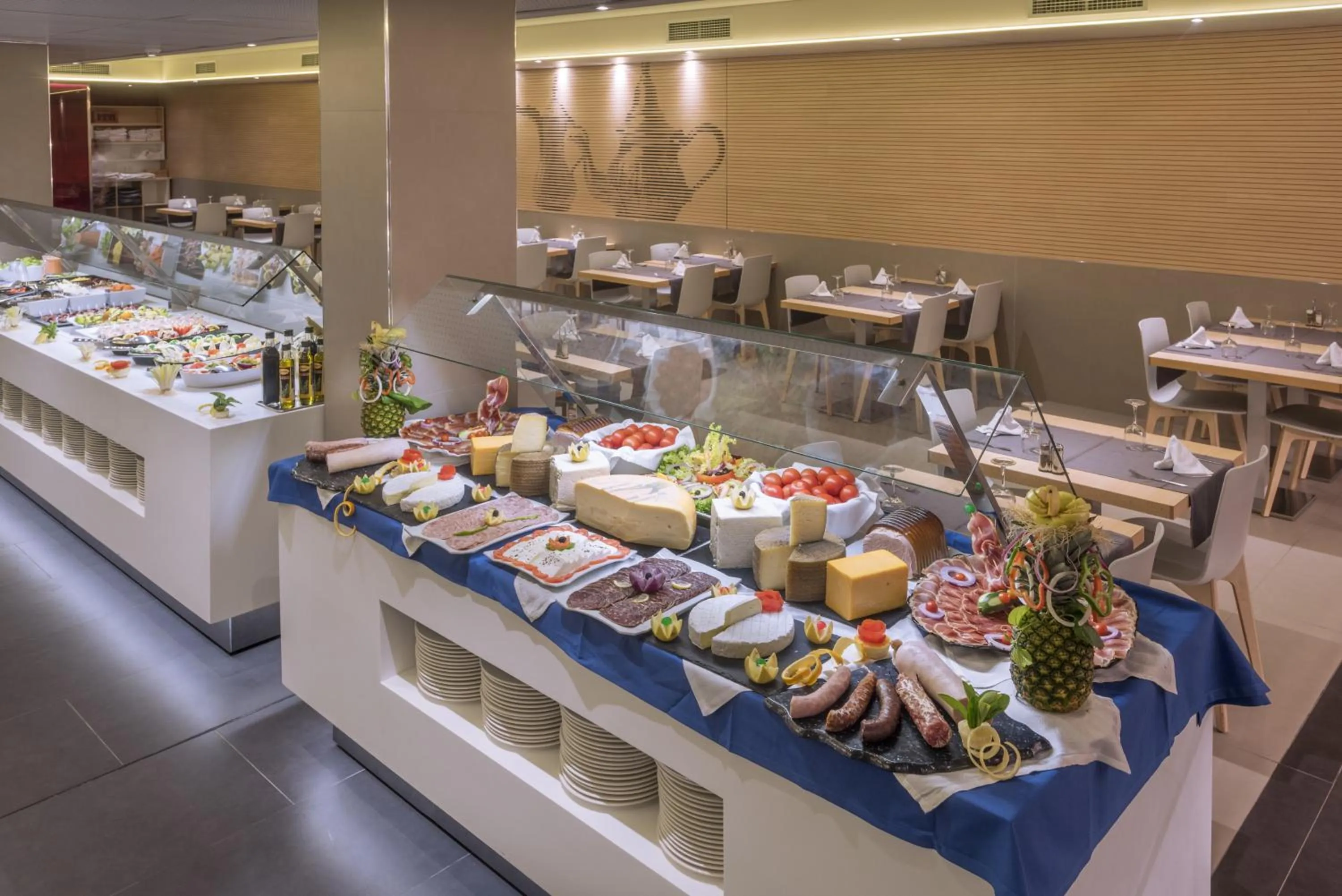 Restaurant/places to eat in Hotel Alhambra