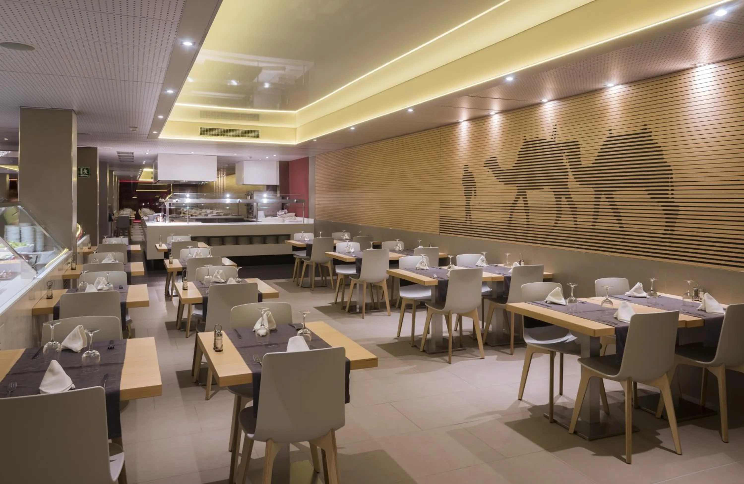 Restaurant/places to eat in Hotel Alhambra