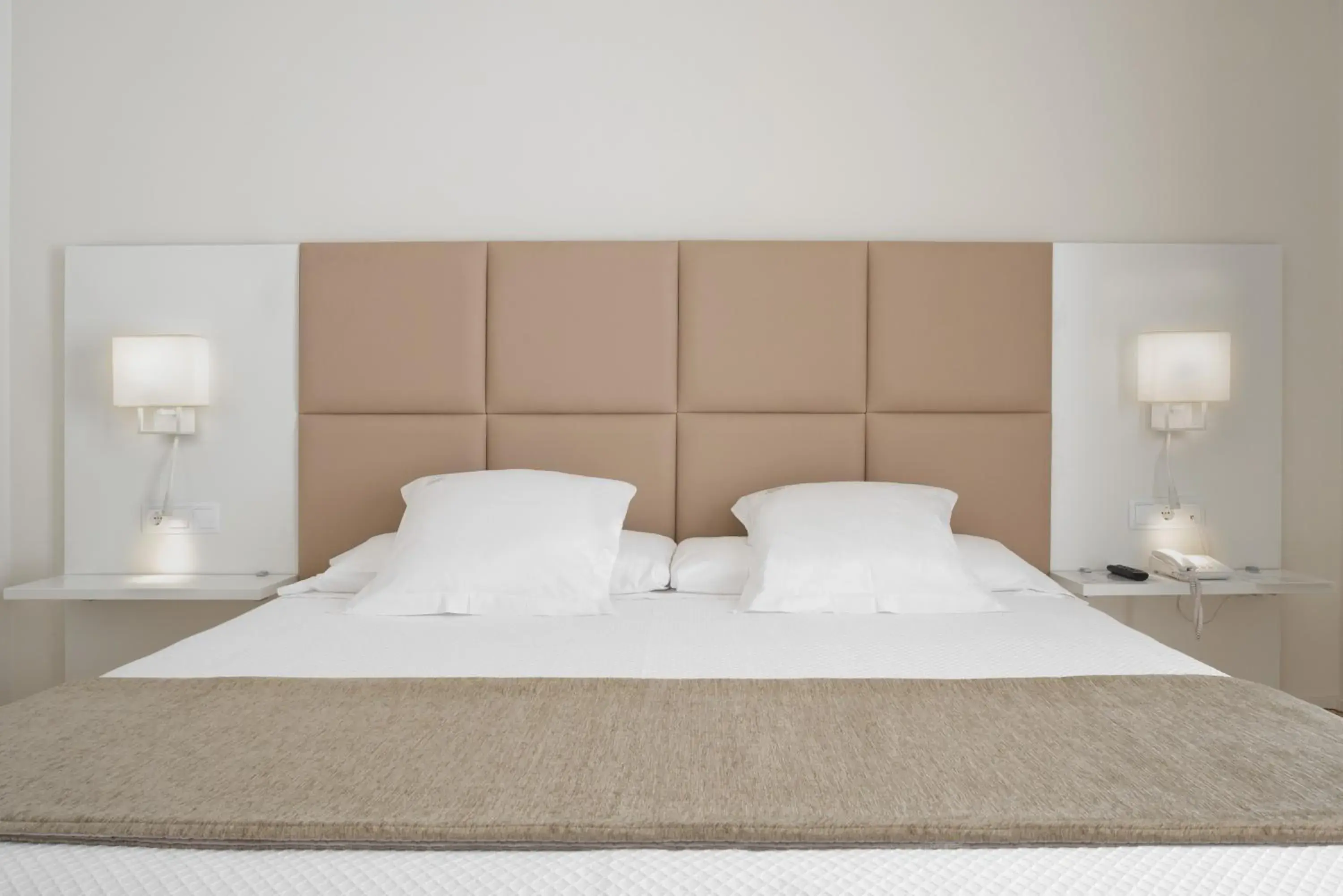 Double or Twin Room in Hotel Pirineos Figueres by Pierre & Vacances Double or Twin Room in Hotel Pirineos Figueres by Pierre & Vacances