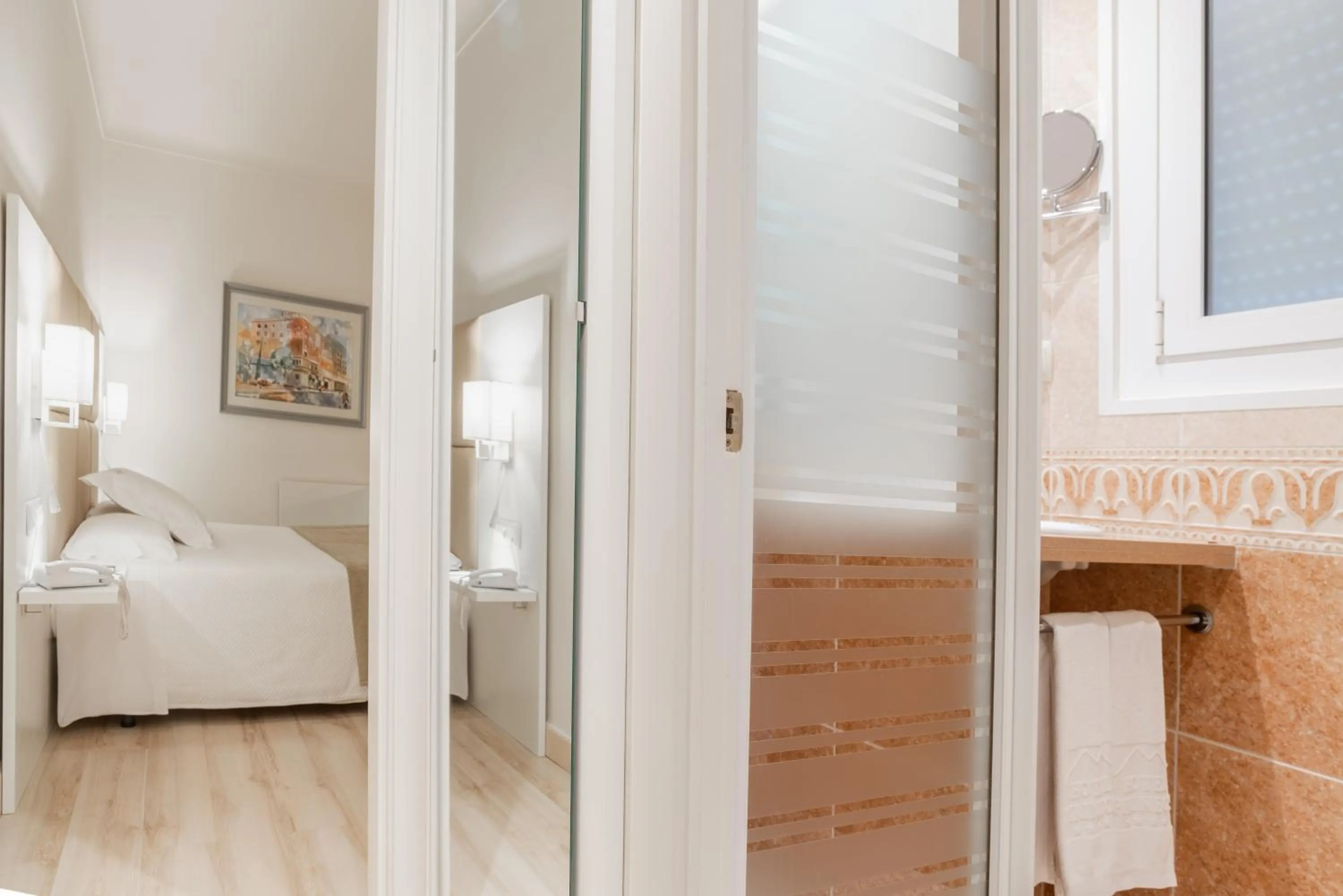 Bedroom, Bed in Hotel Pirineos Figueres by Pierre & Vacances