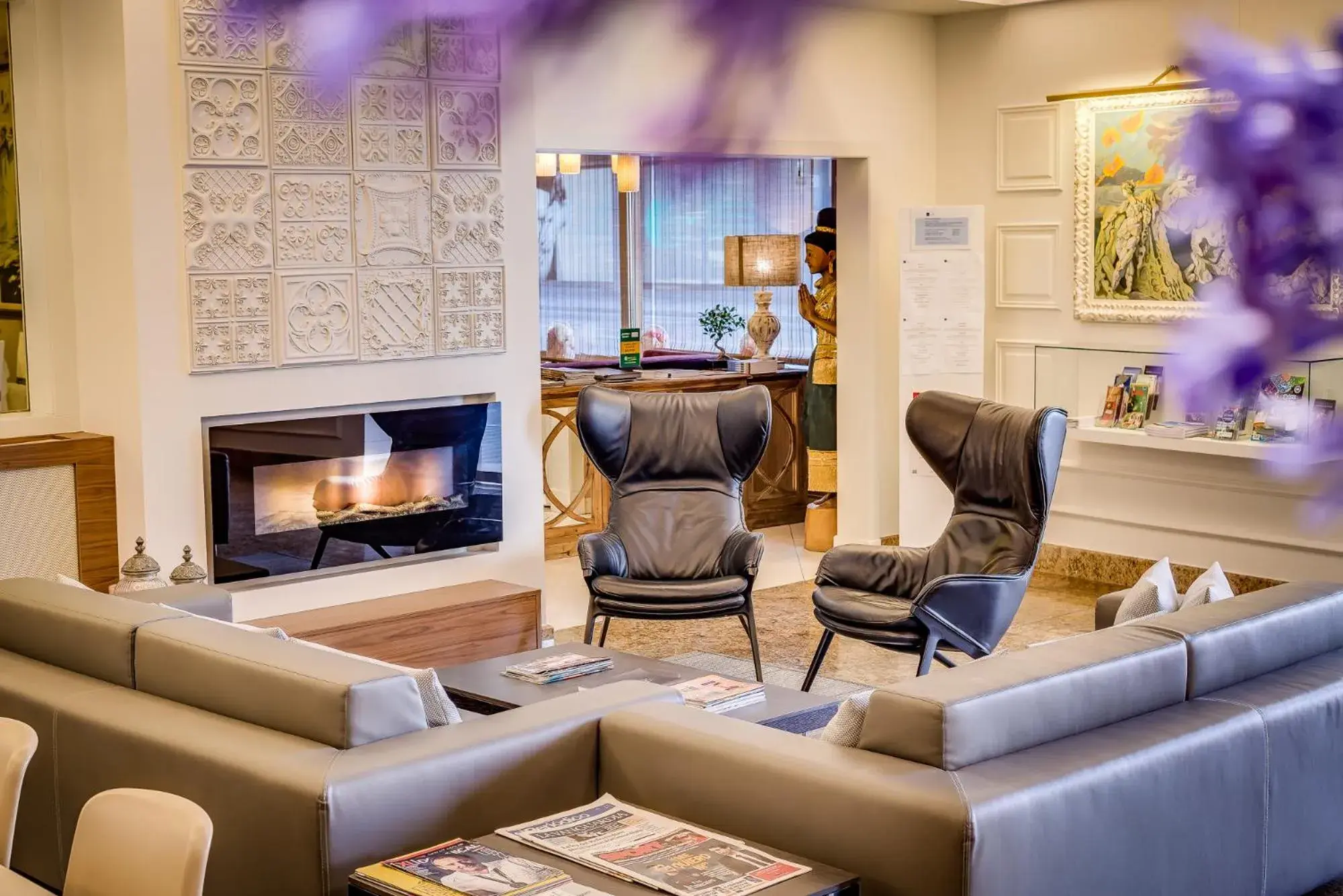 Lobby or reception in Hotel Pirineos Figueres by Pierre & Vacances Lobby or reception in Hotel Pirineos Figueres by Pierre & Vacances