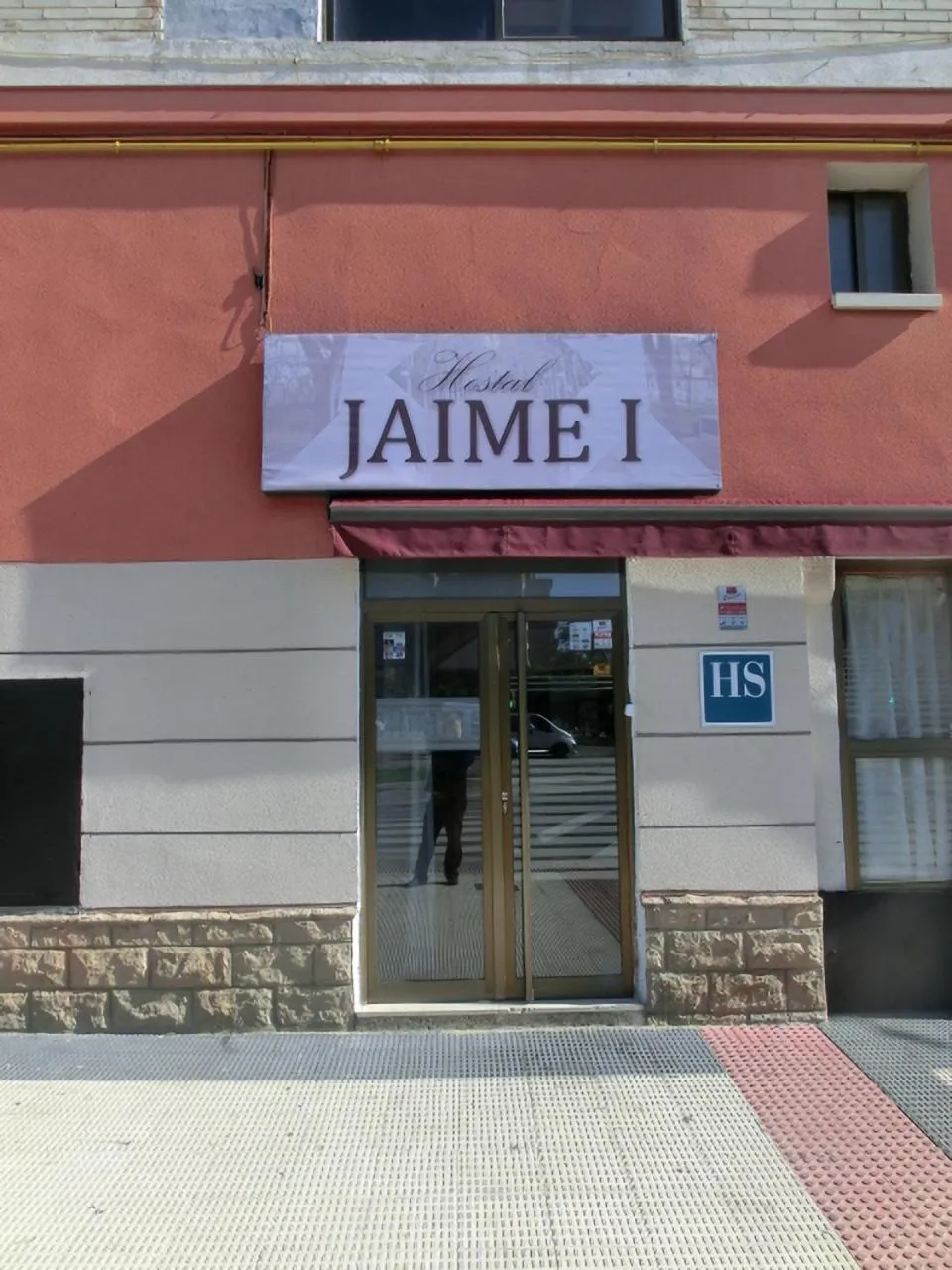 Facade/entrance in Hostal Jaime I