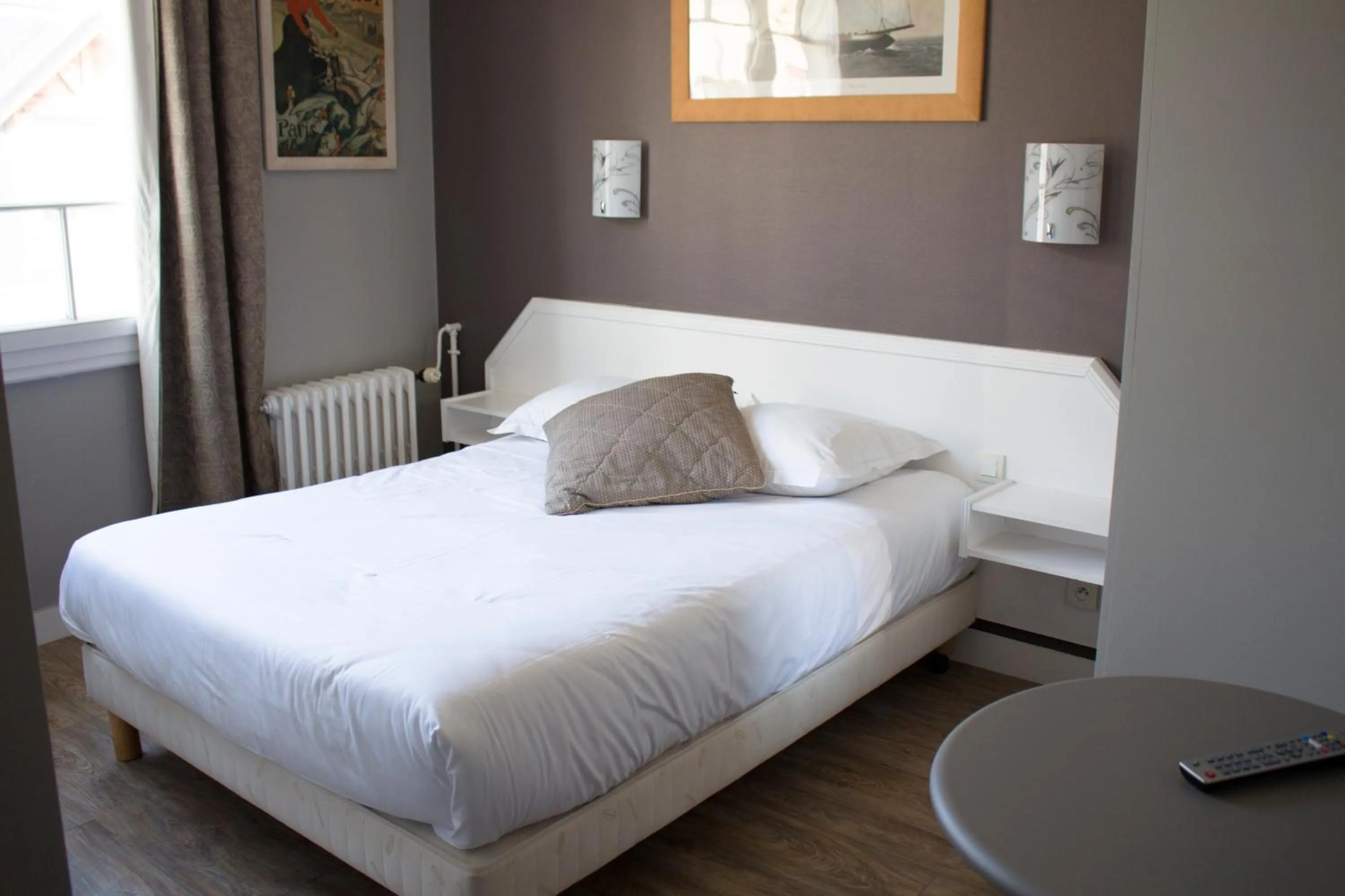 Bed in Hotel Le Reynita