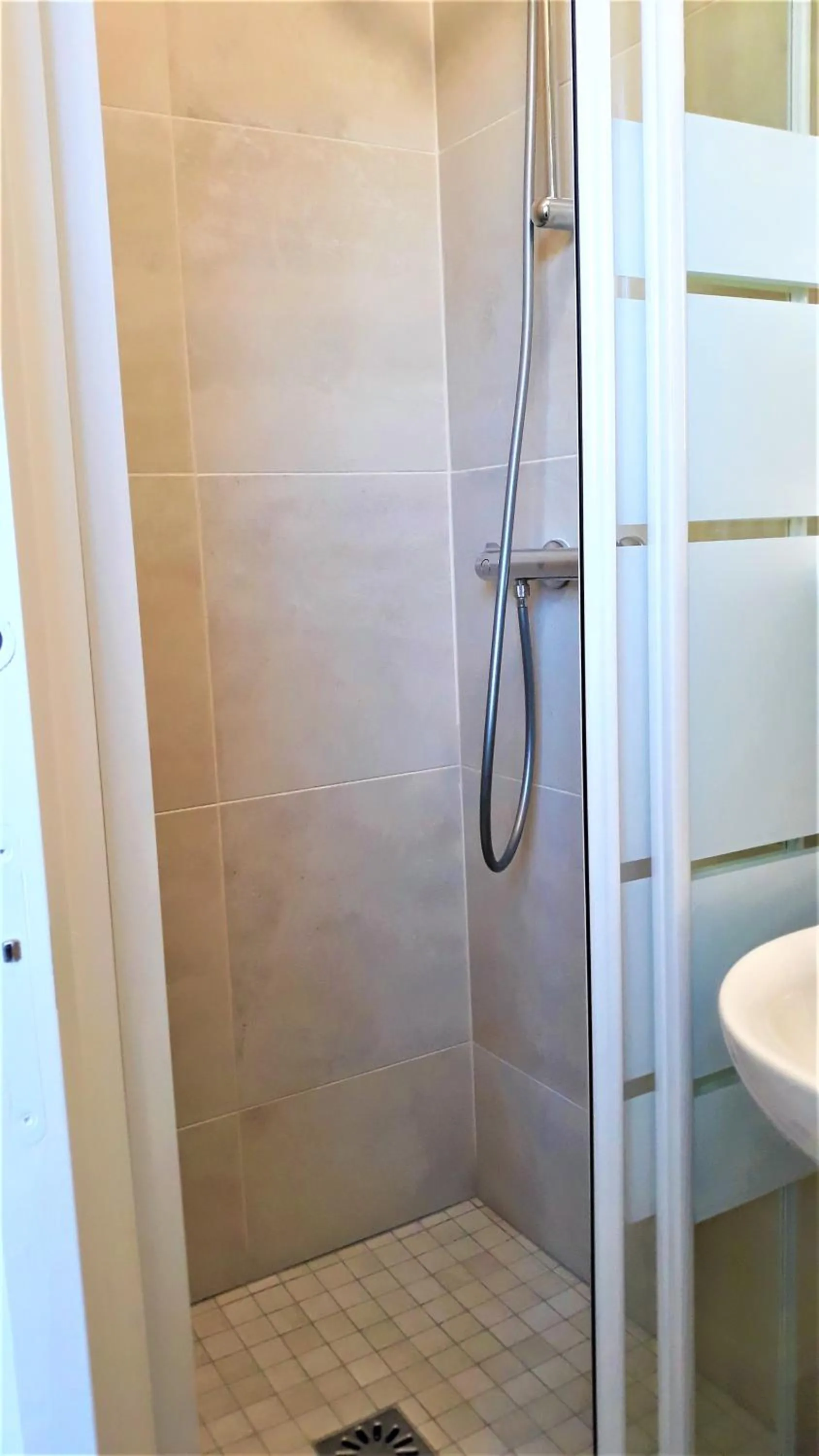 Shower in Hotel Le Reynita