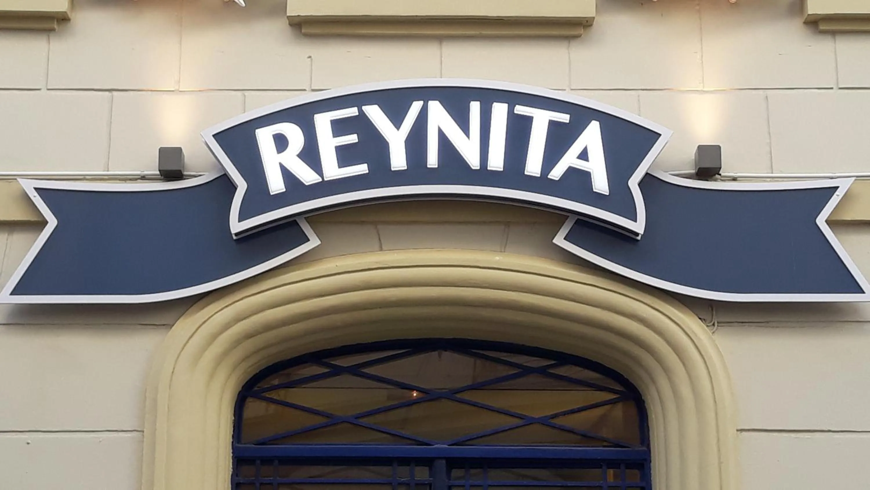 Property logo or sign in Hotel Le Reynita