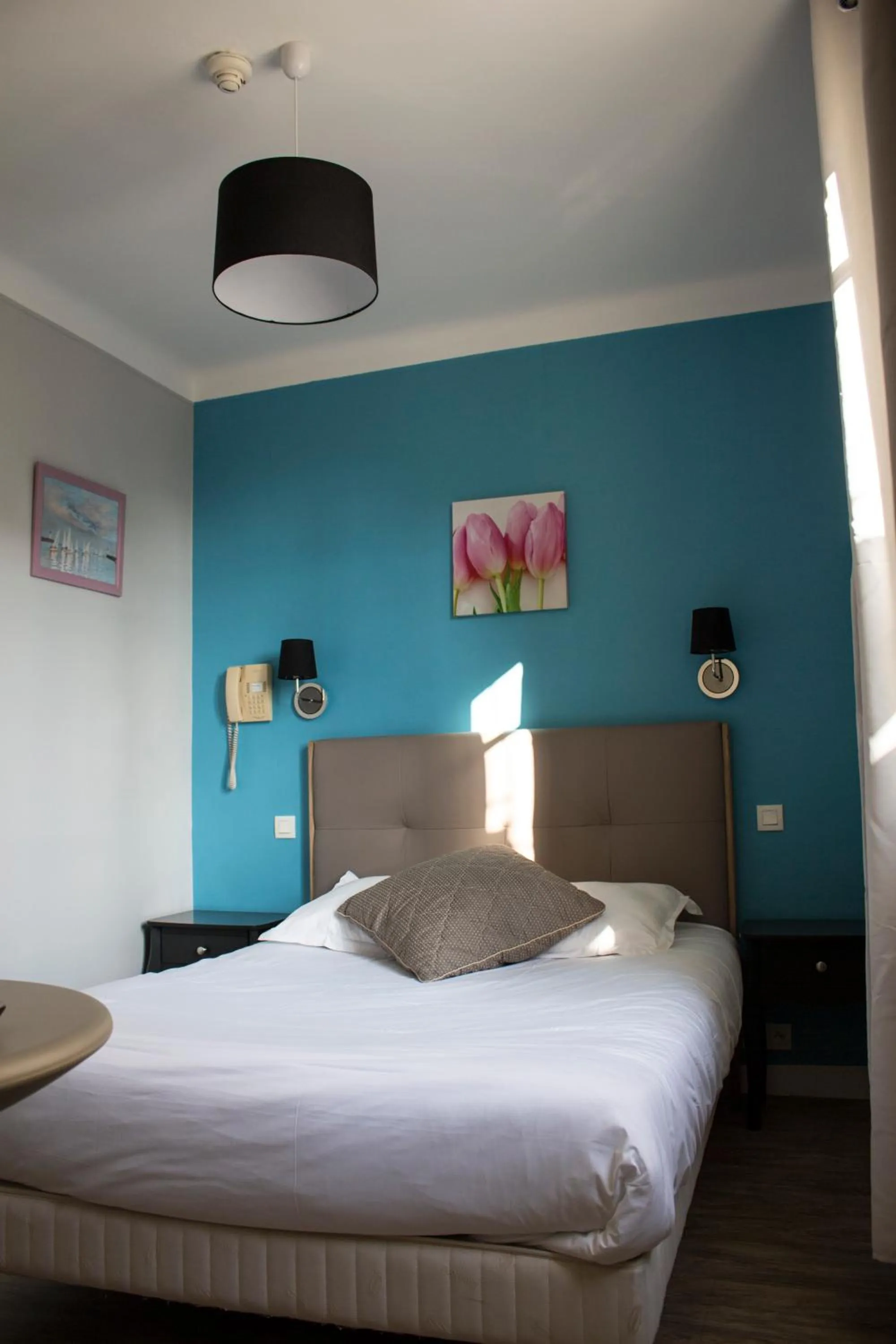 Photo of the whole room in Hotel Le Reynita