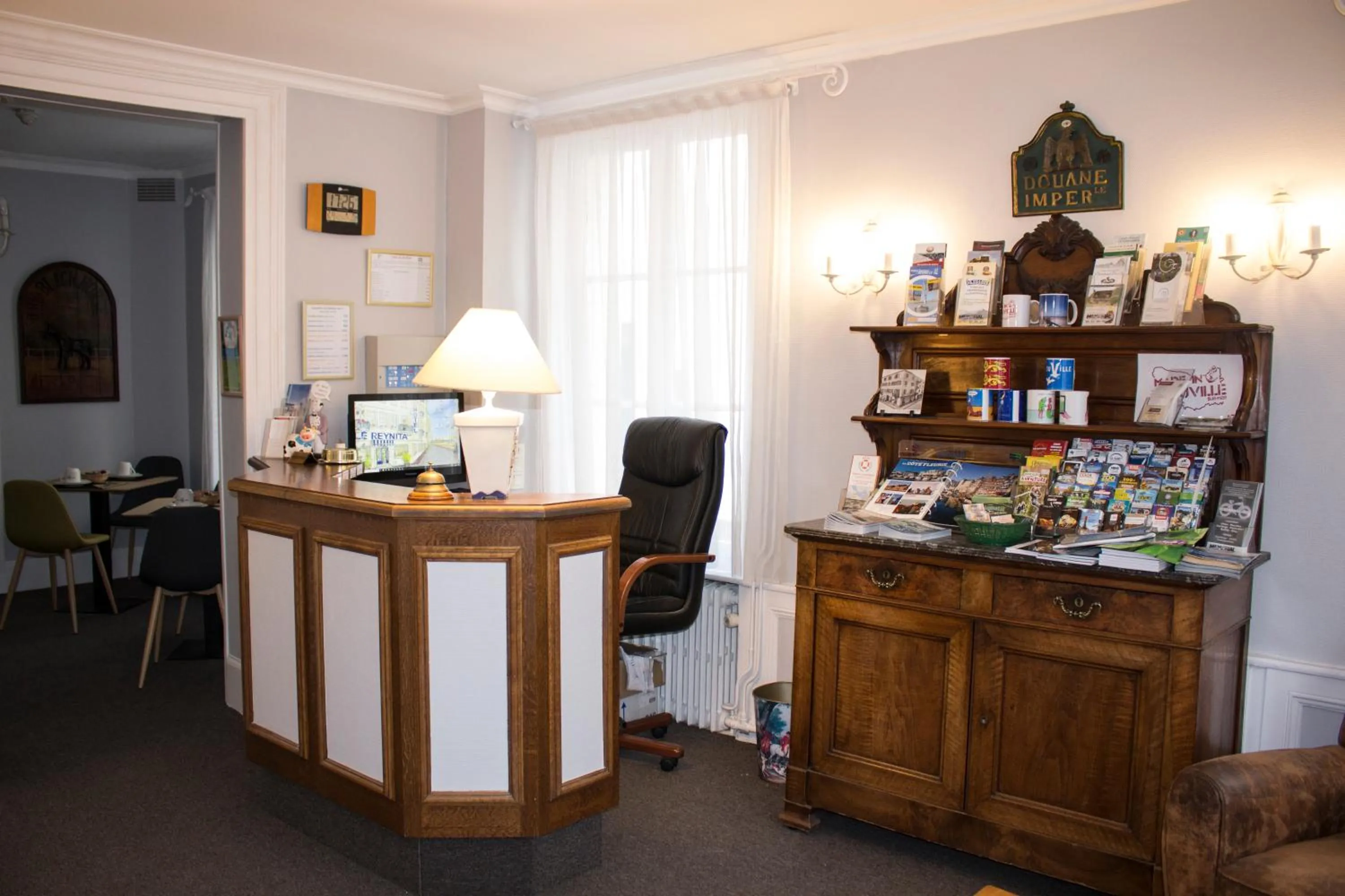Lobby or reception in Hotel Le Reynita