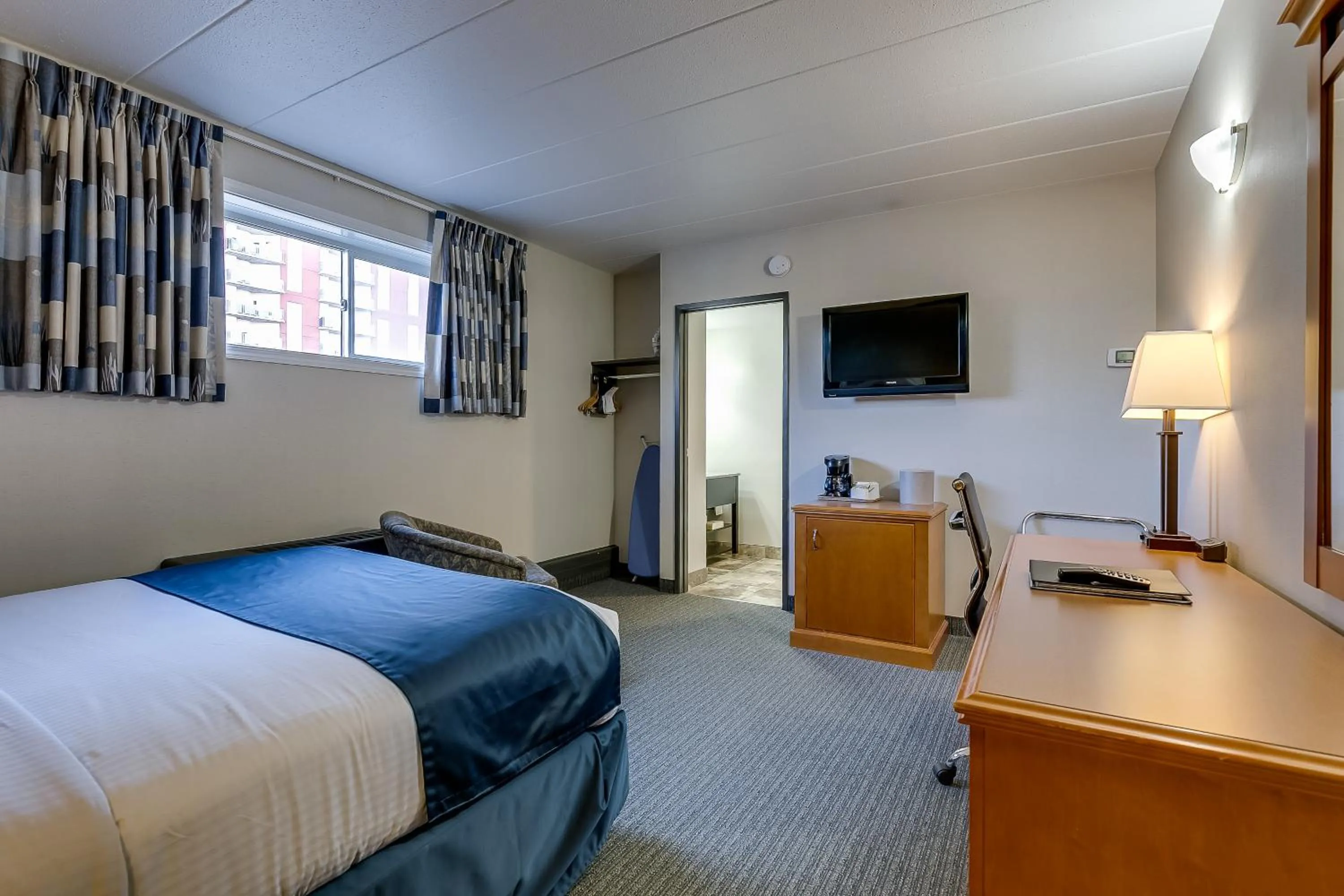 Bedroom in West Wing at Park Town