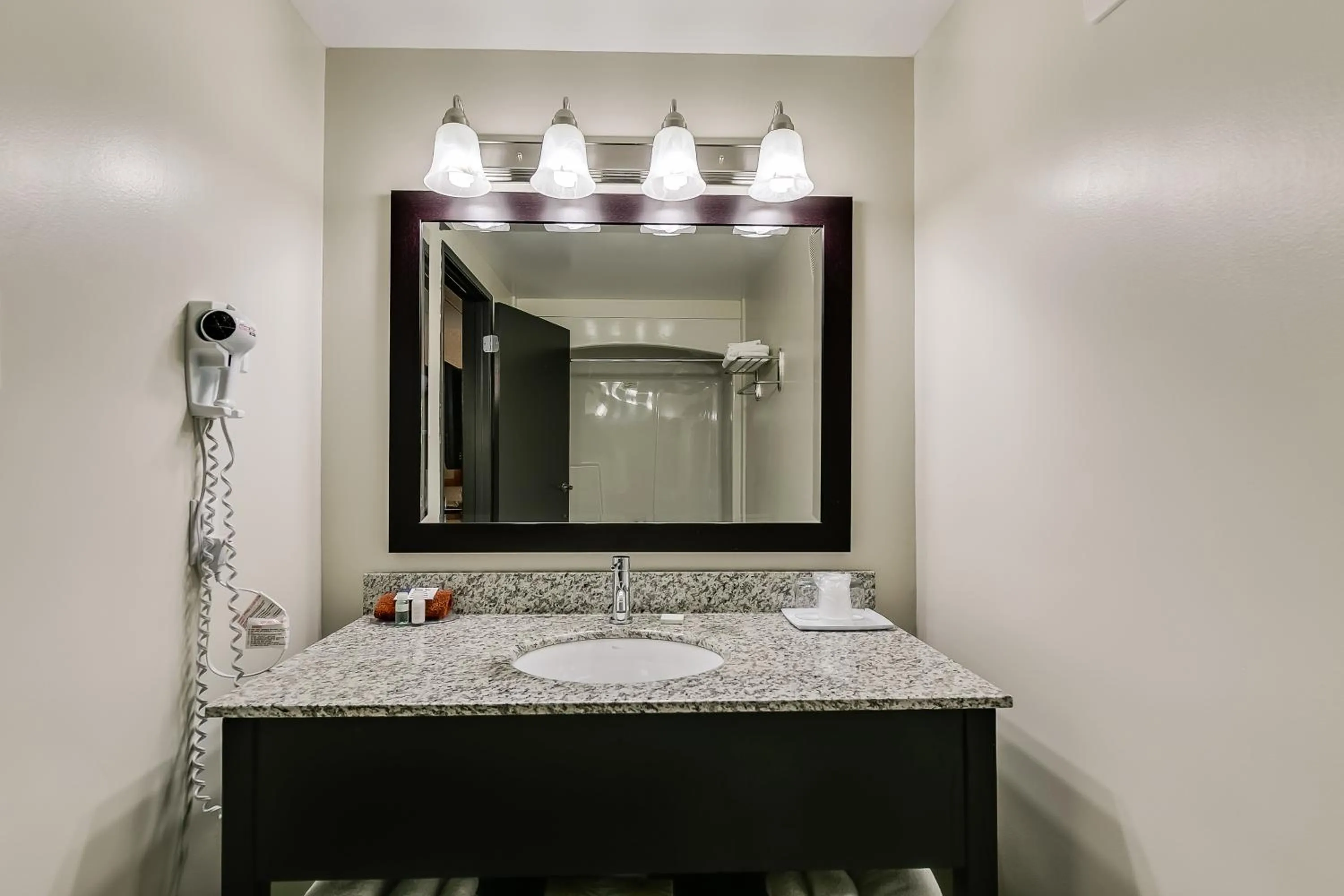 Bathroom in West Wing at Park Town