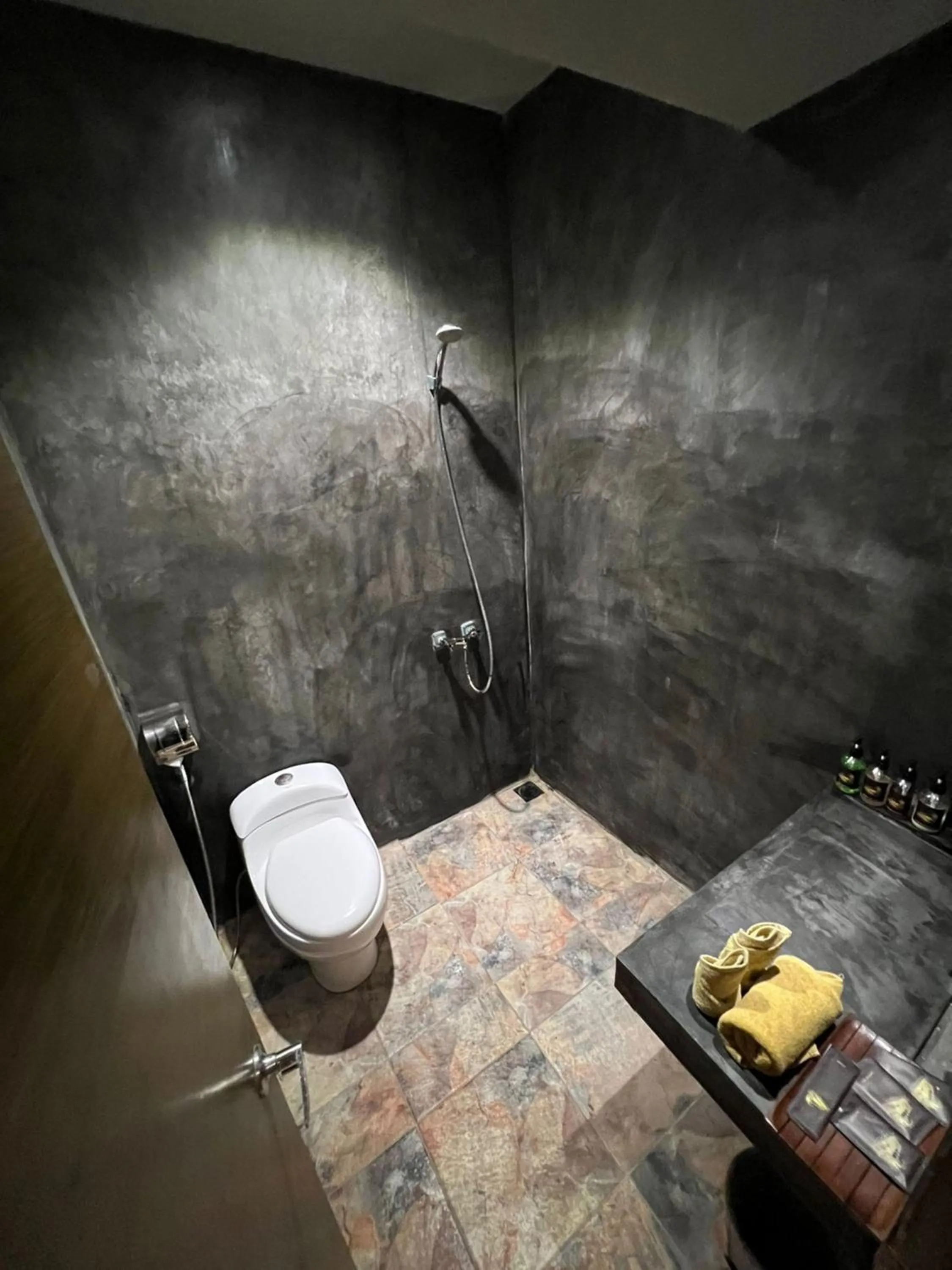 Shower in Locomotive Hotel and Spa by EPS