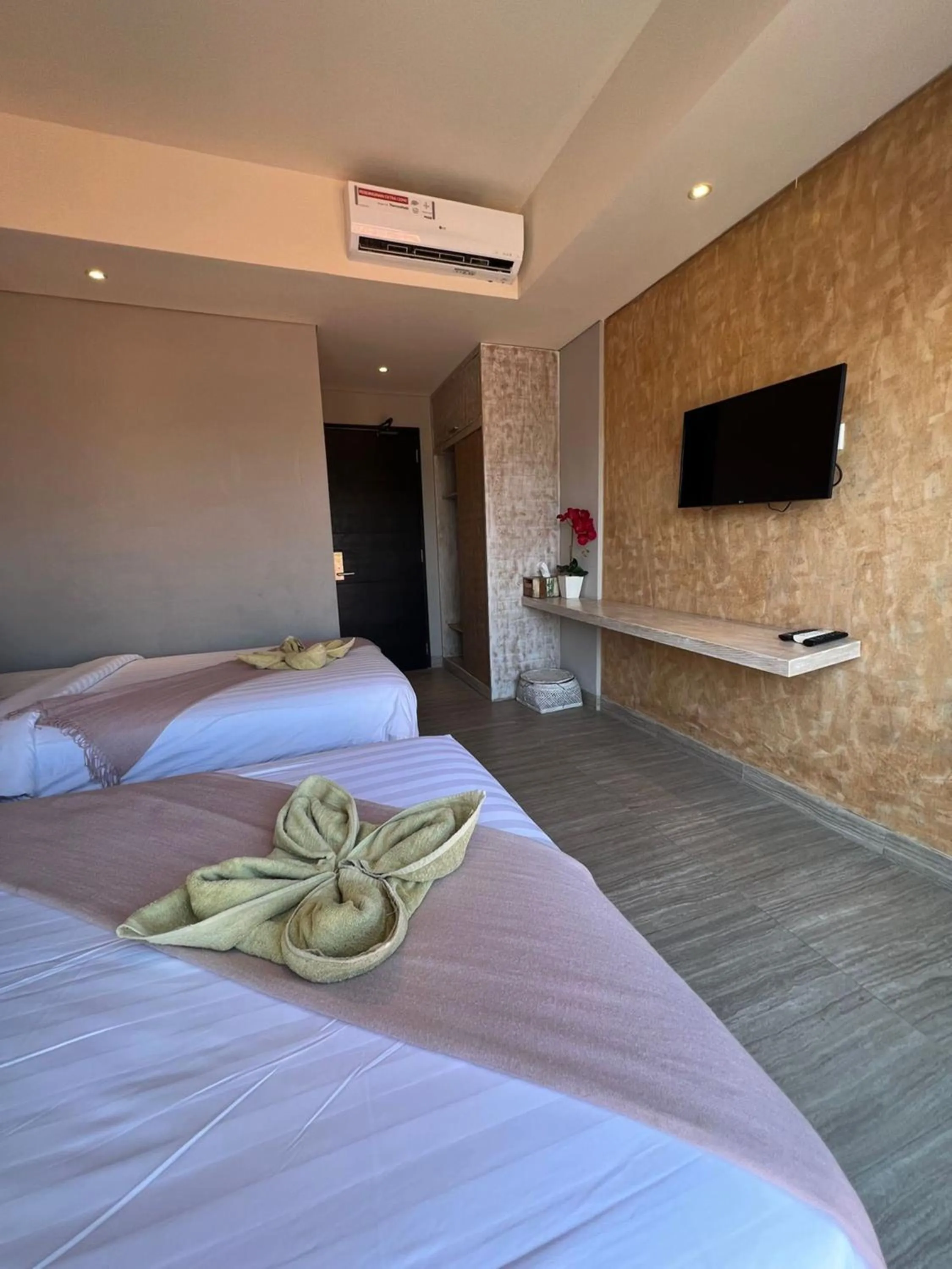 Communal lounge/ TV room in Locomotive Hotel and Spa by EPS